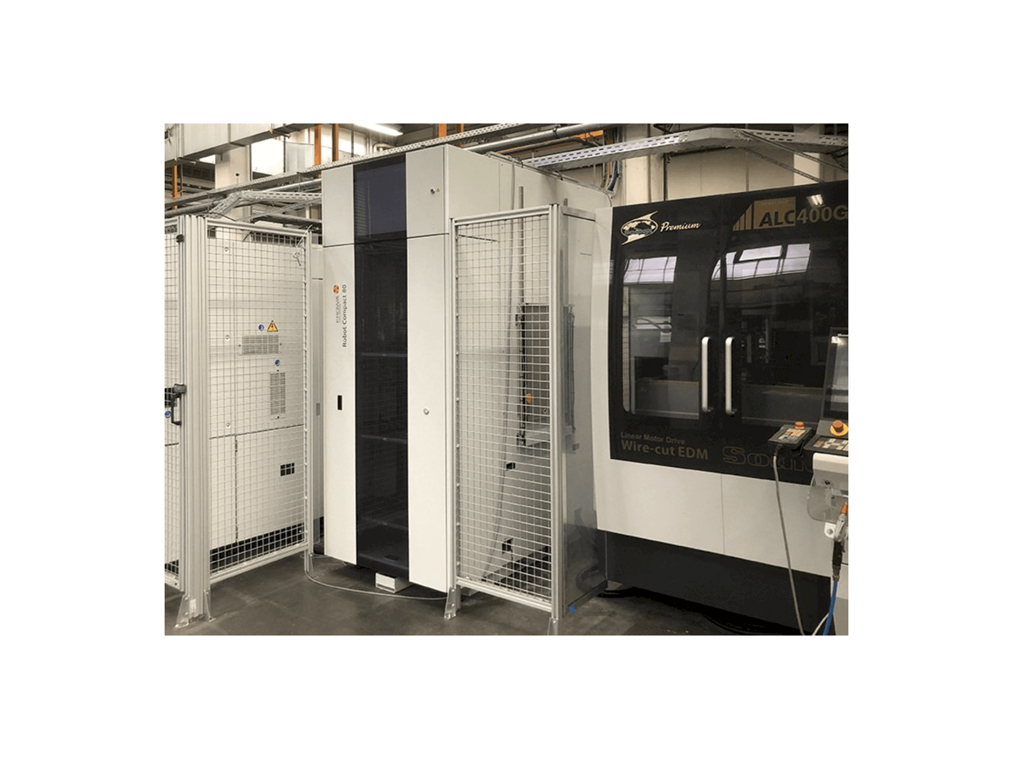 Vista frontal de la máquina Sodick ALC400G