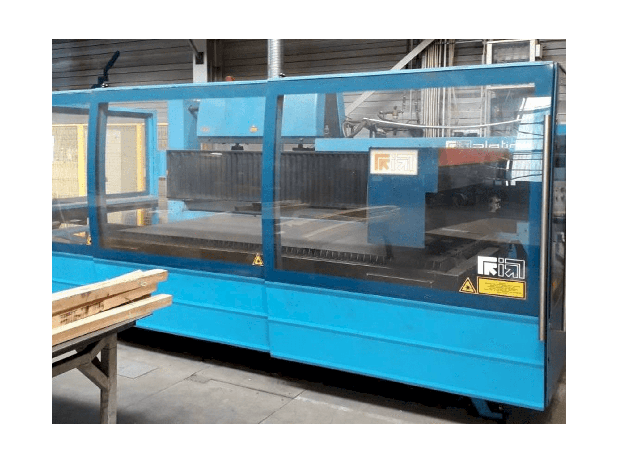 Vista frontal de la máquina Prima Industrie Platino 1530