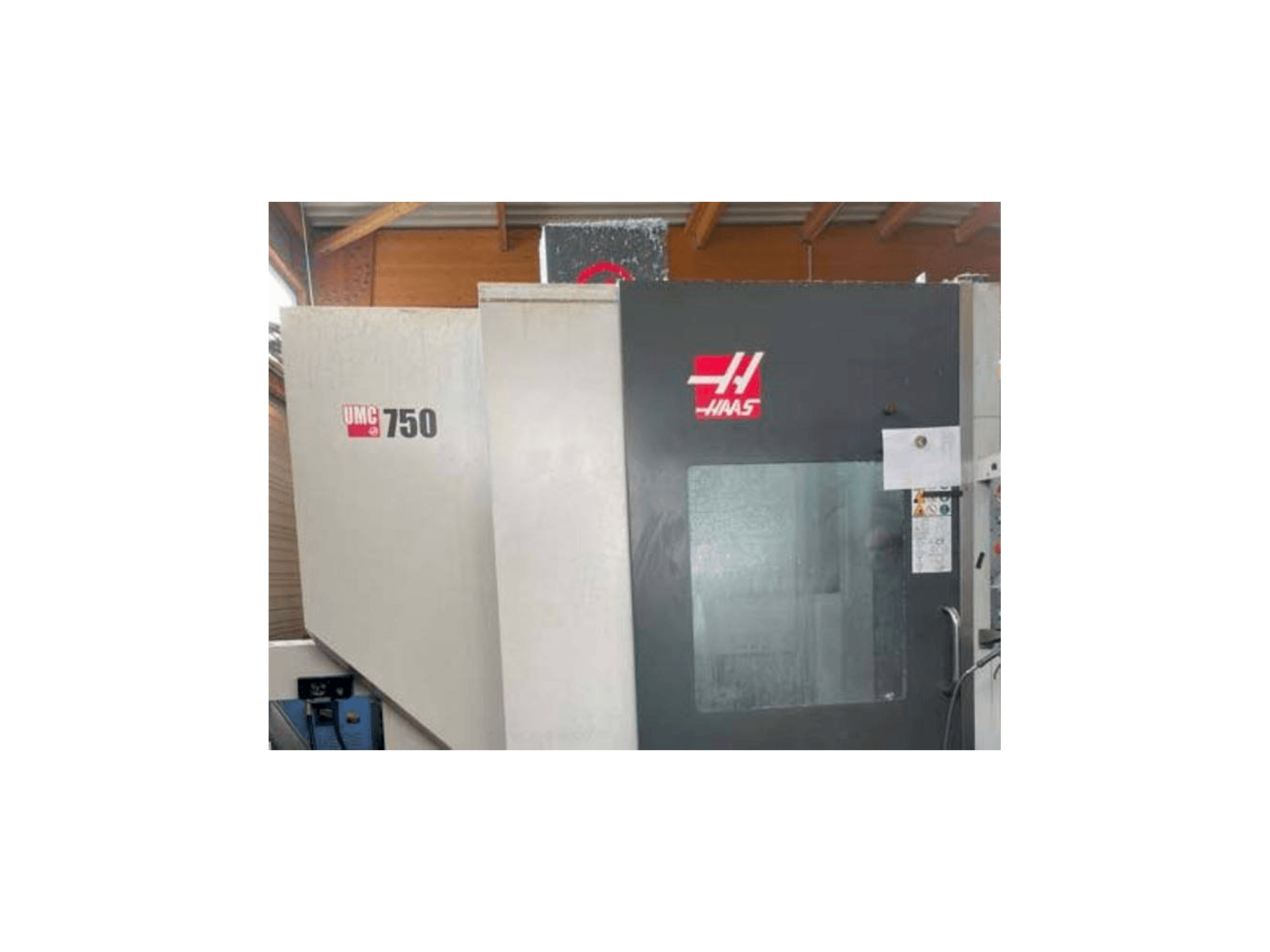 Vista frontal de la máquina HAAS UMC 750 S