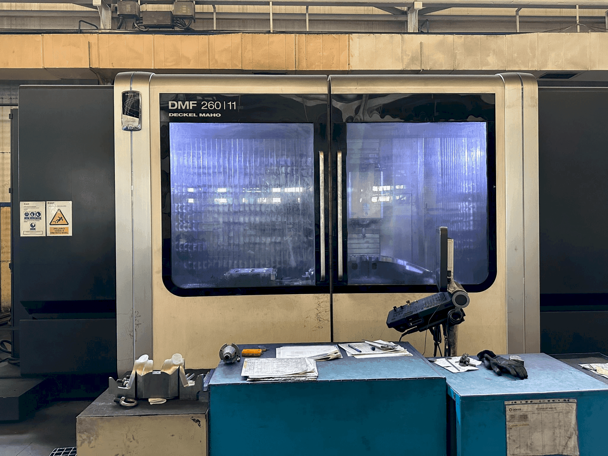 Vista frontal de la máquina DMG MORI DMF 260-11 (2014)