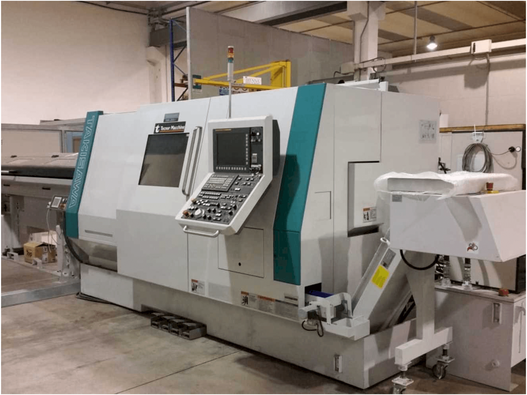 Vista frontal de la máquina Takisawa TMMY-250 M1