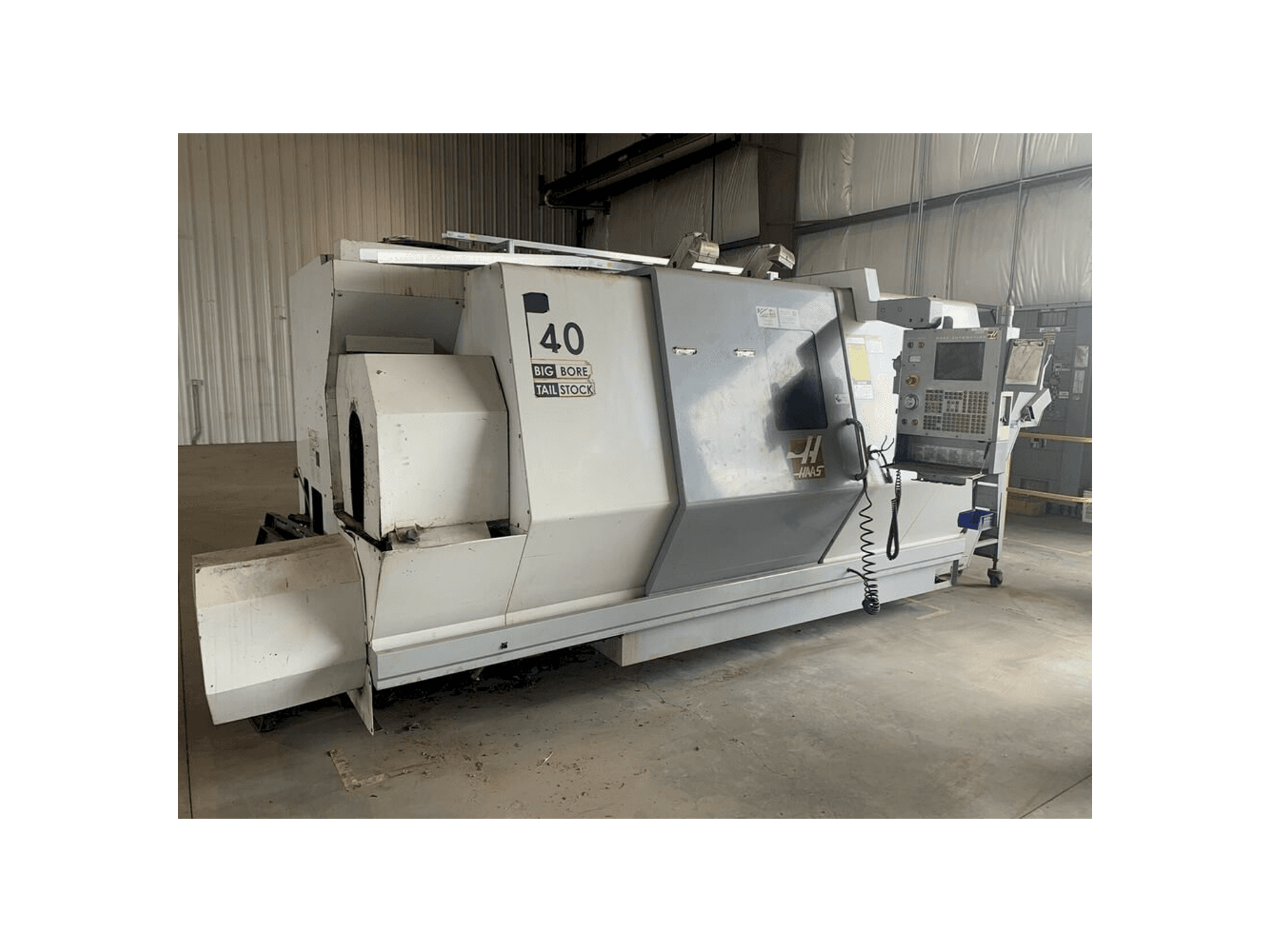 Vista frontal de la máquina HAAS SL-40TB