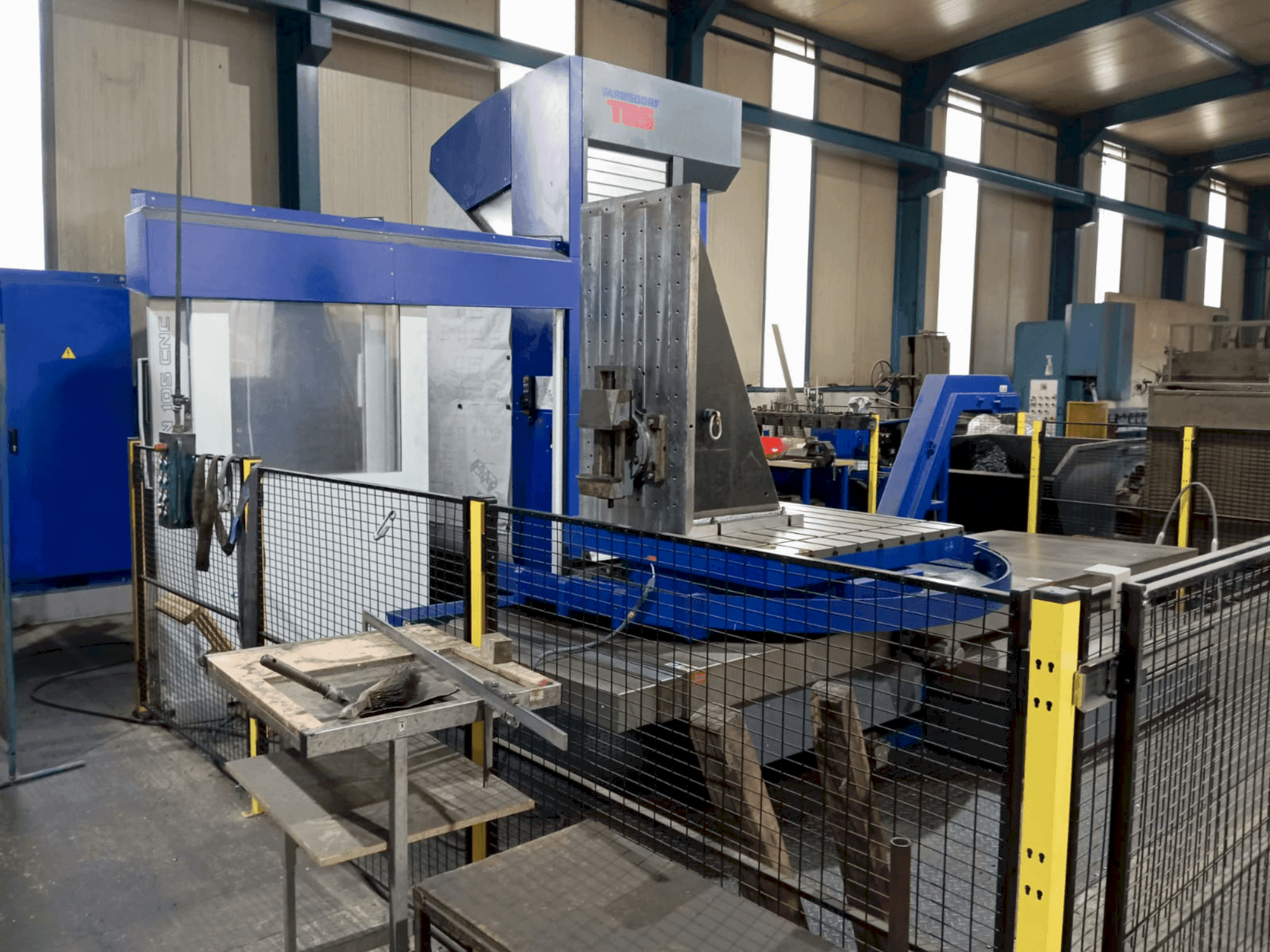 Vista frontal de la máquina TOS Vansdorf WHQ 105