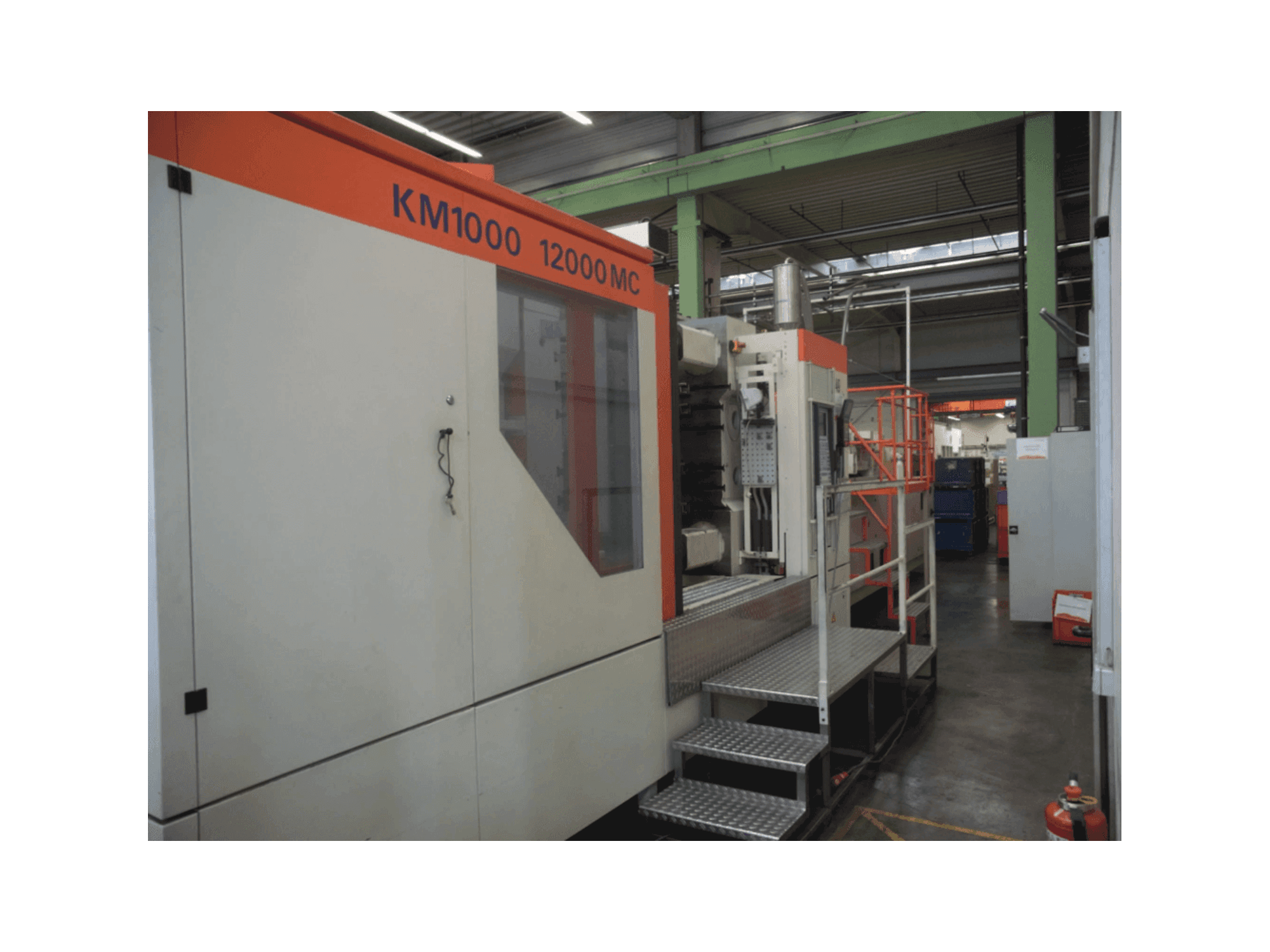 Vista frontal de la máquina Krauss Maffei 1000-12000 MC