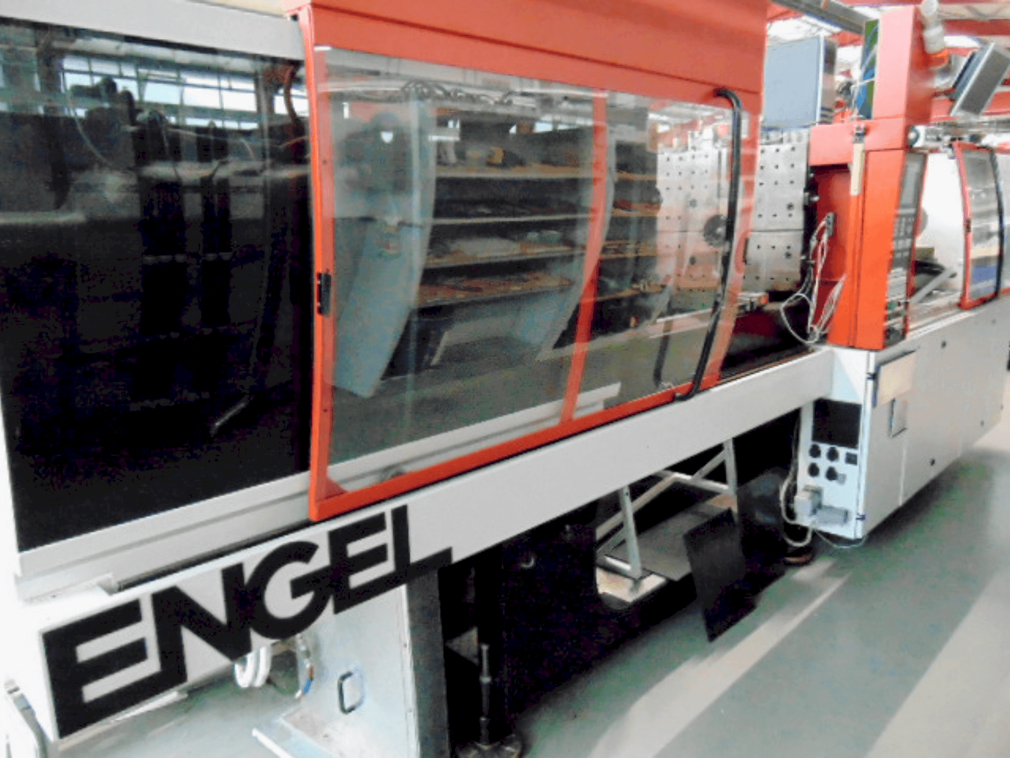 Vista frontal de la máquina Engel ES 650 / 150 HL