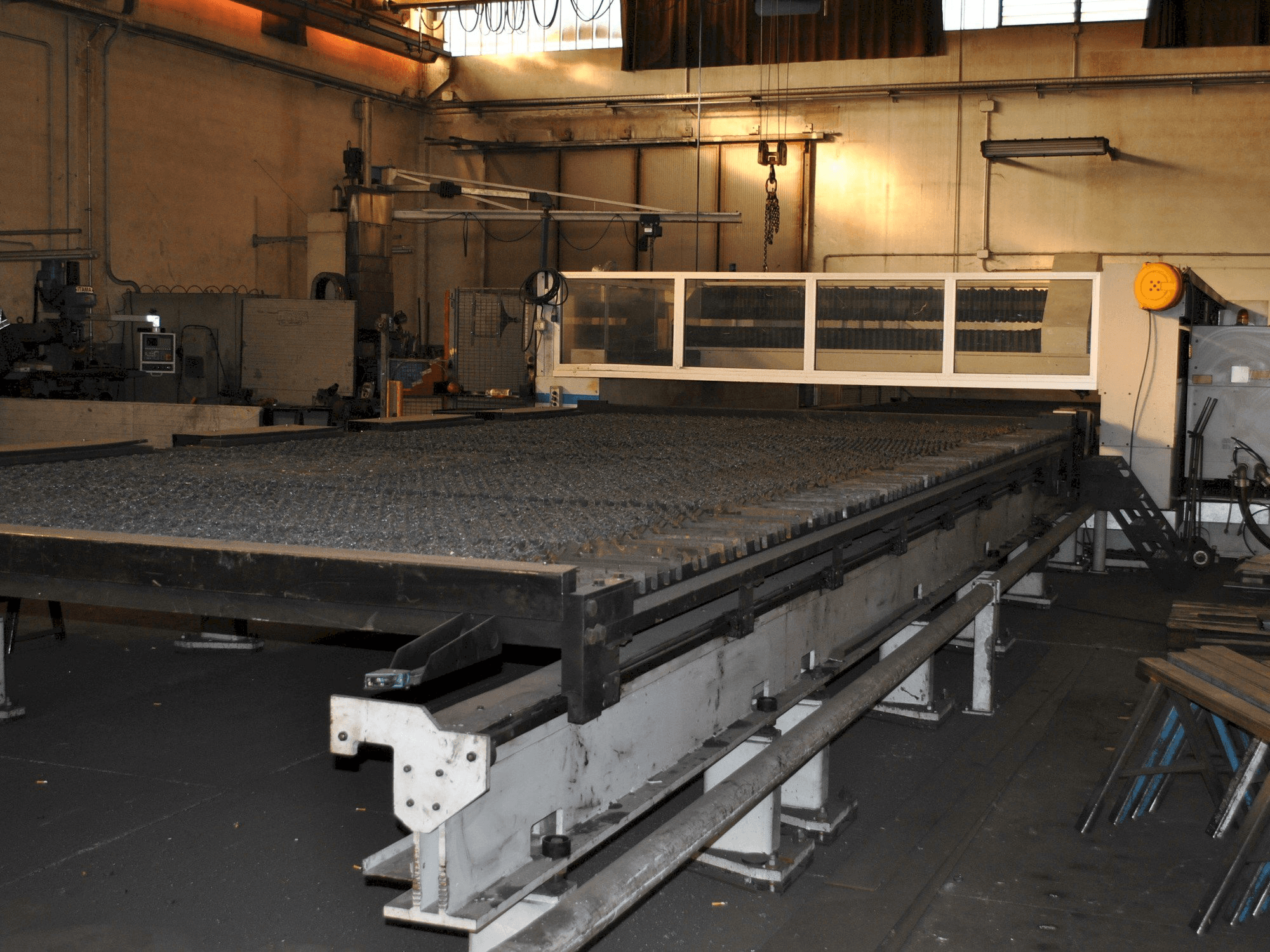 Vista frontal de la máquina LVD IMPULS 8031