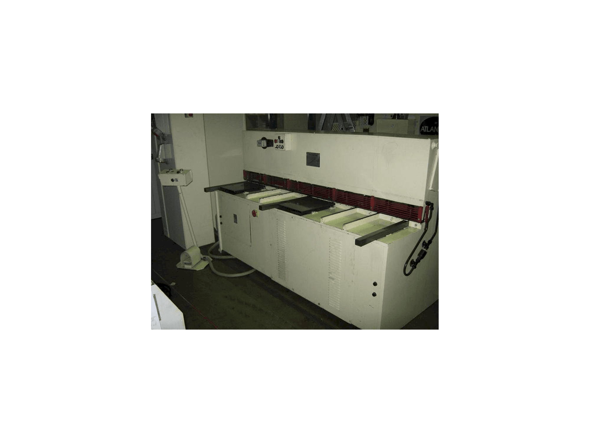 Vista frontal de la máquina GEFI LVS-2000