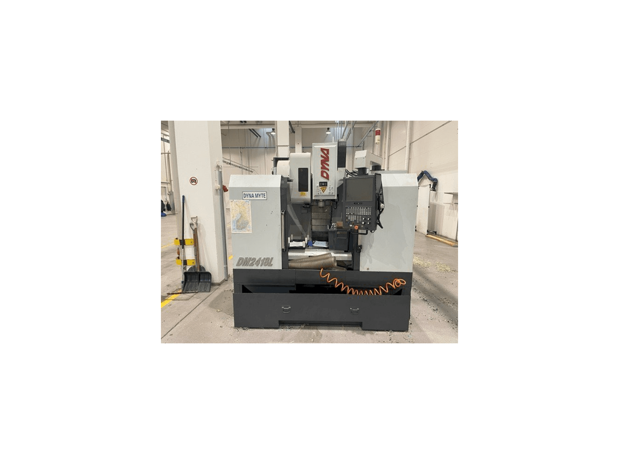 Vista frontal de la máquina Dyna Myte DM 2418 L