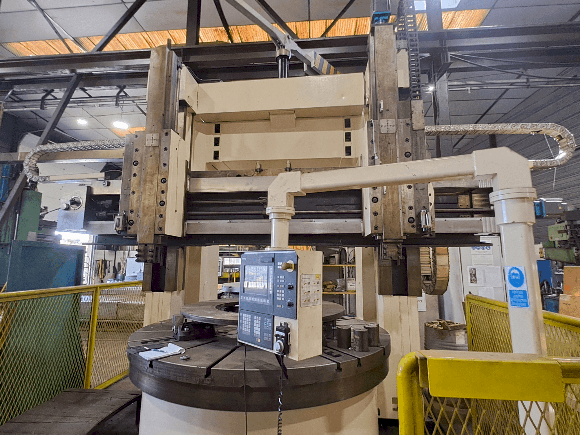 Vista frontal de la máquina WUXI C 5225x16/10