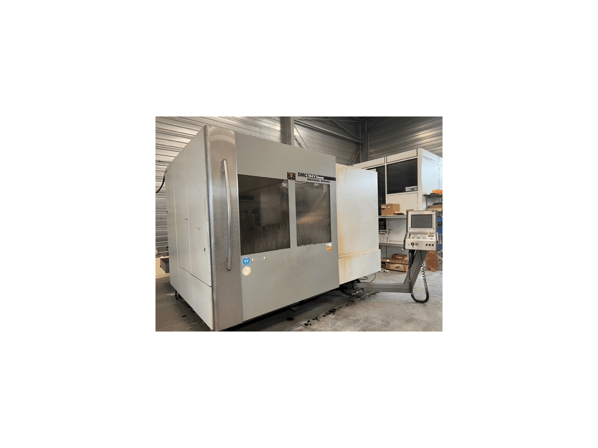 Vista frontal de la máquina DMG Deckel Maho 104 V linear