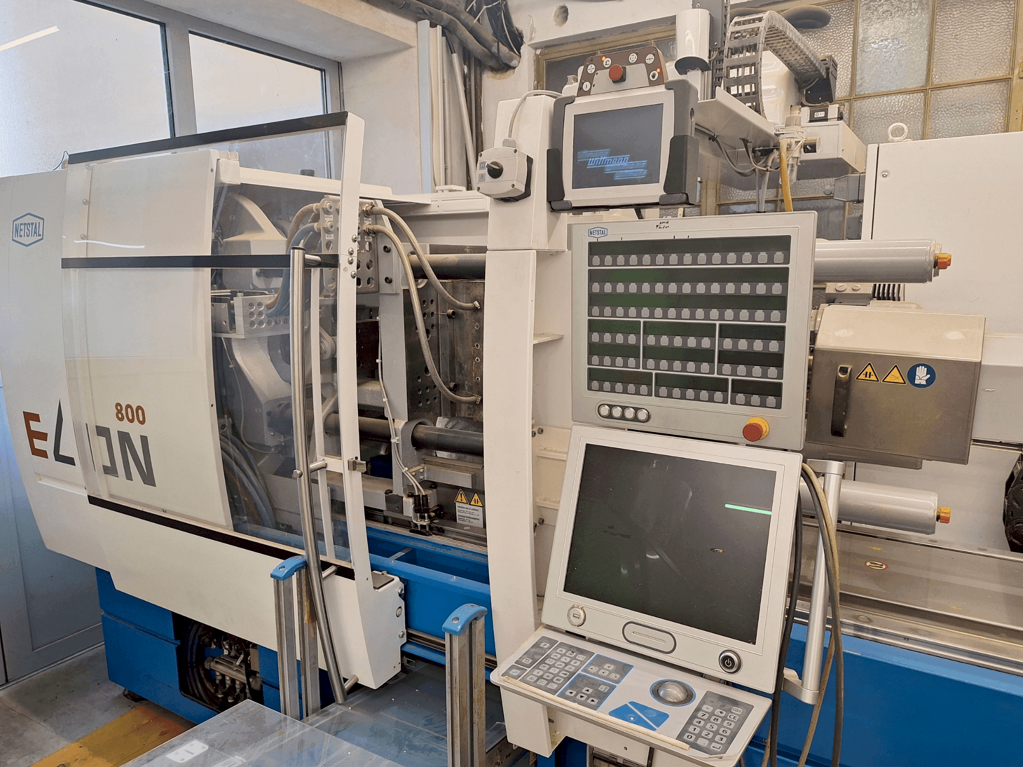 Vista frontal de la máquina Netstal Elion 800-270
