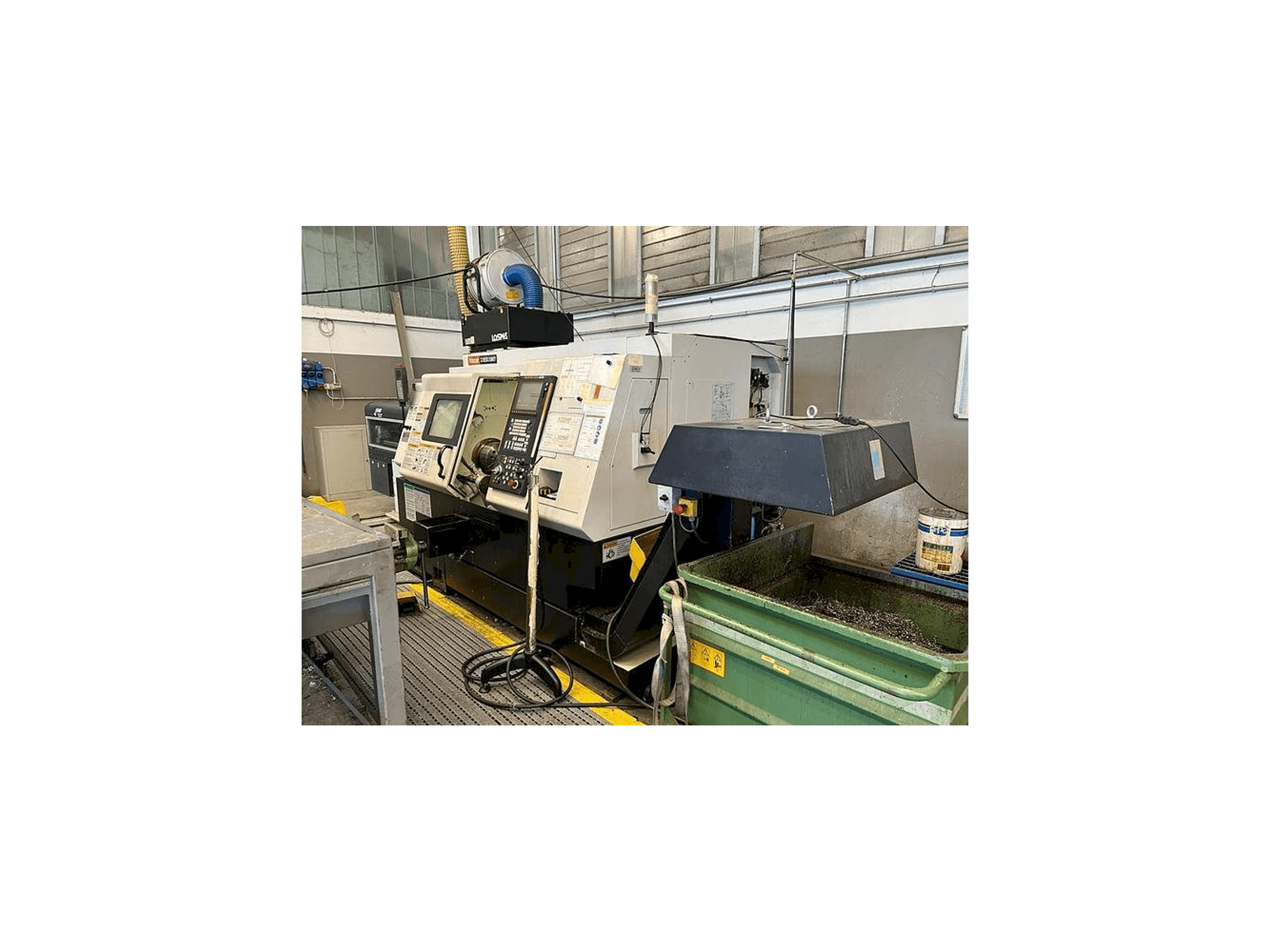 Vista frontal de la máquina Mazak QT NEXUS 250MSY