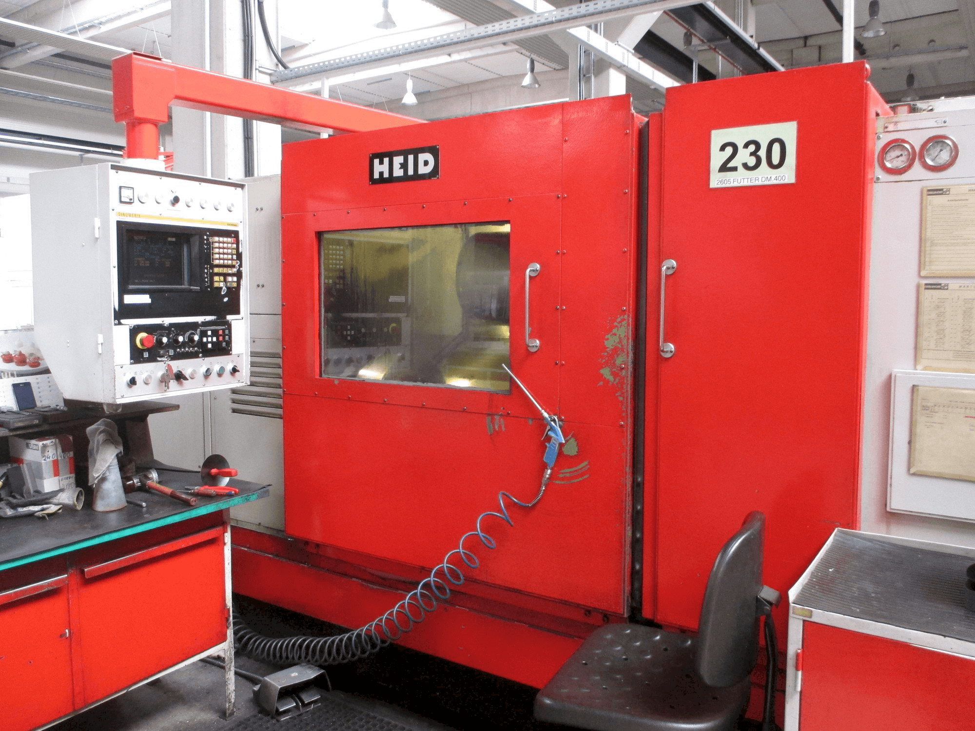 Vista frontal de la máquina HEID SDM12-NCC