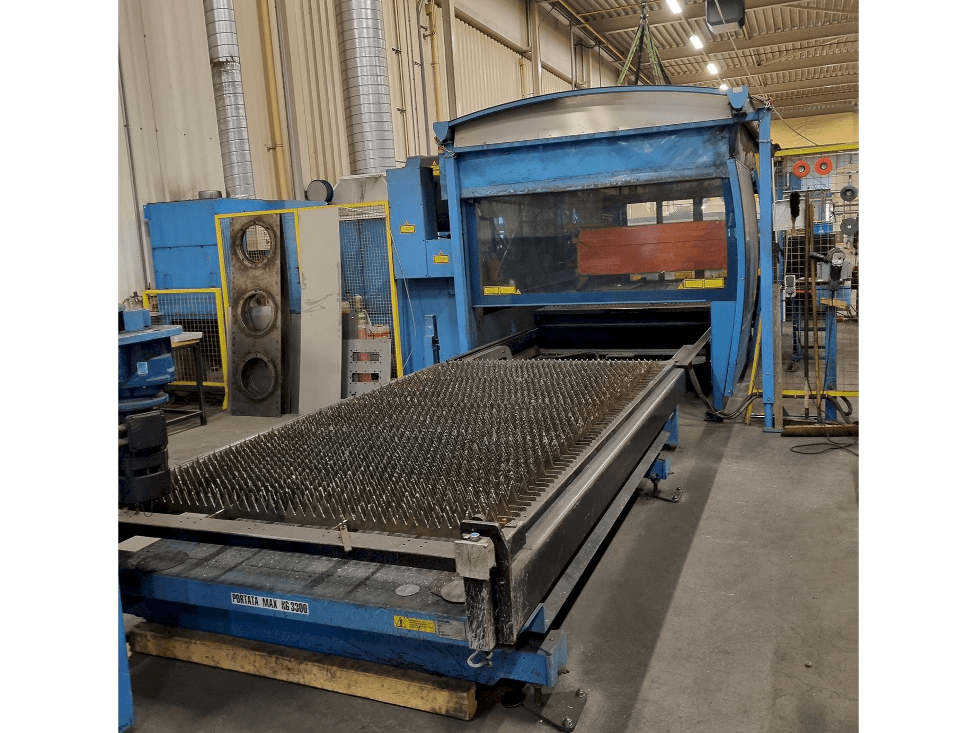 Vista frontal de la máquina Prima Power Platino 1530HS 3,0kW CO2