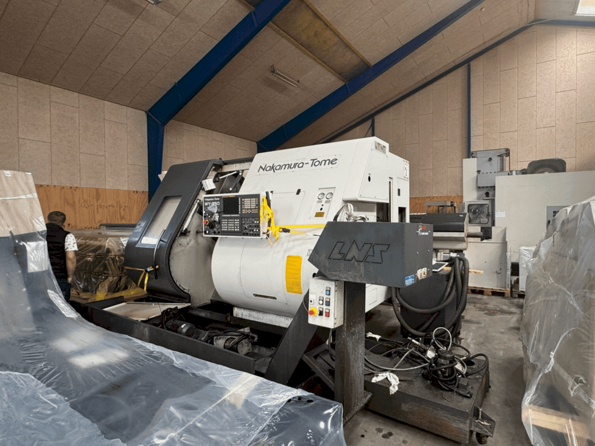Vista frontal de la máquina NAKAMURA-TOME WY-250