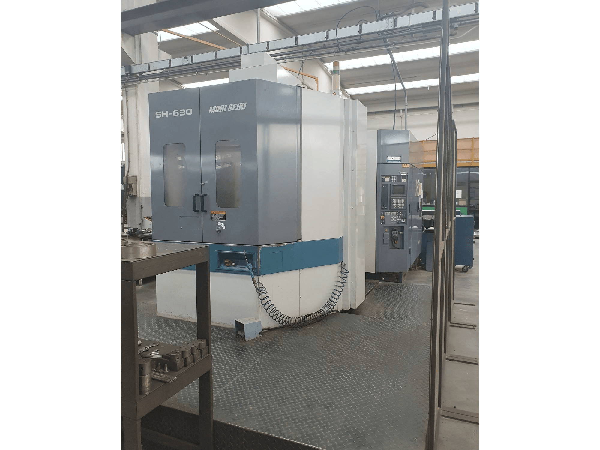Vista frontal de la máquina MORI SEIKI SH-630