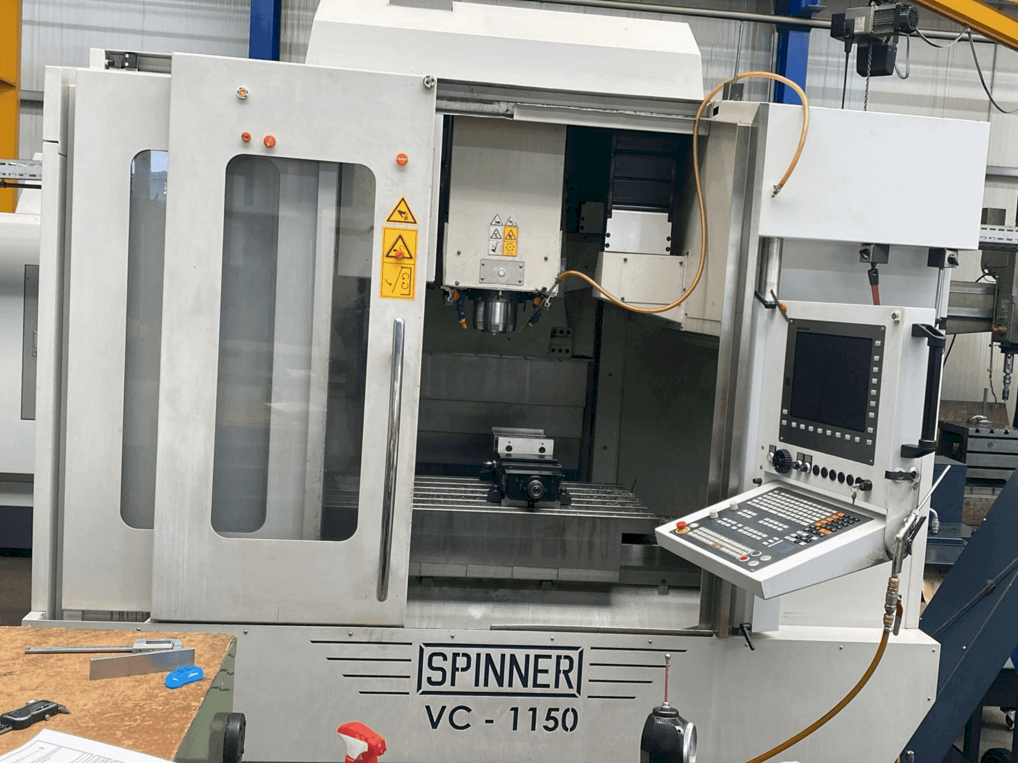 Vista frontal de la máquina SPINNER VC 1150