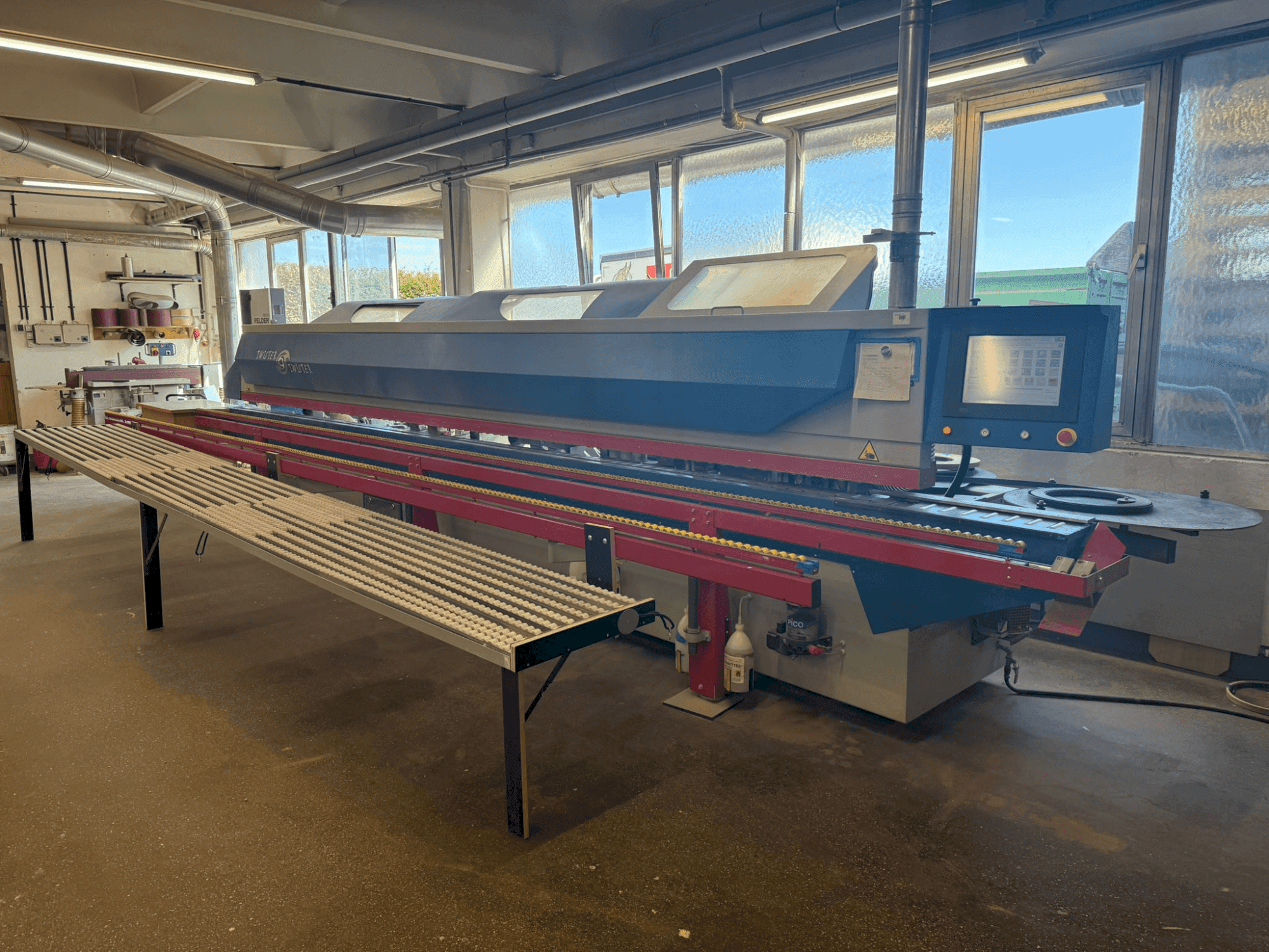 Vista frontal de la máquina OTT TWISTER