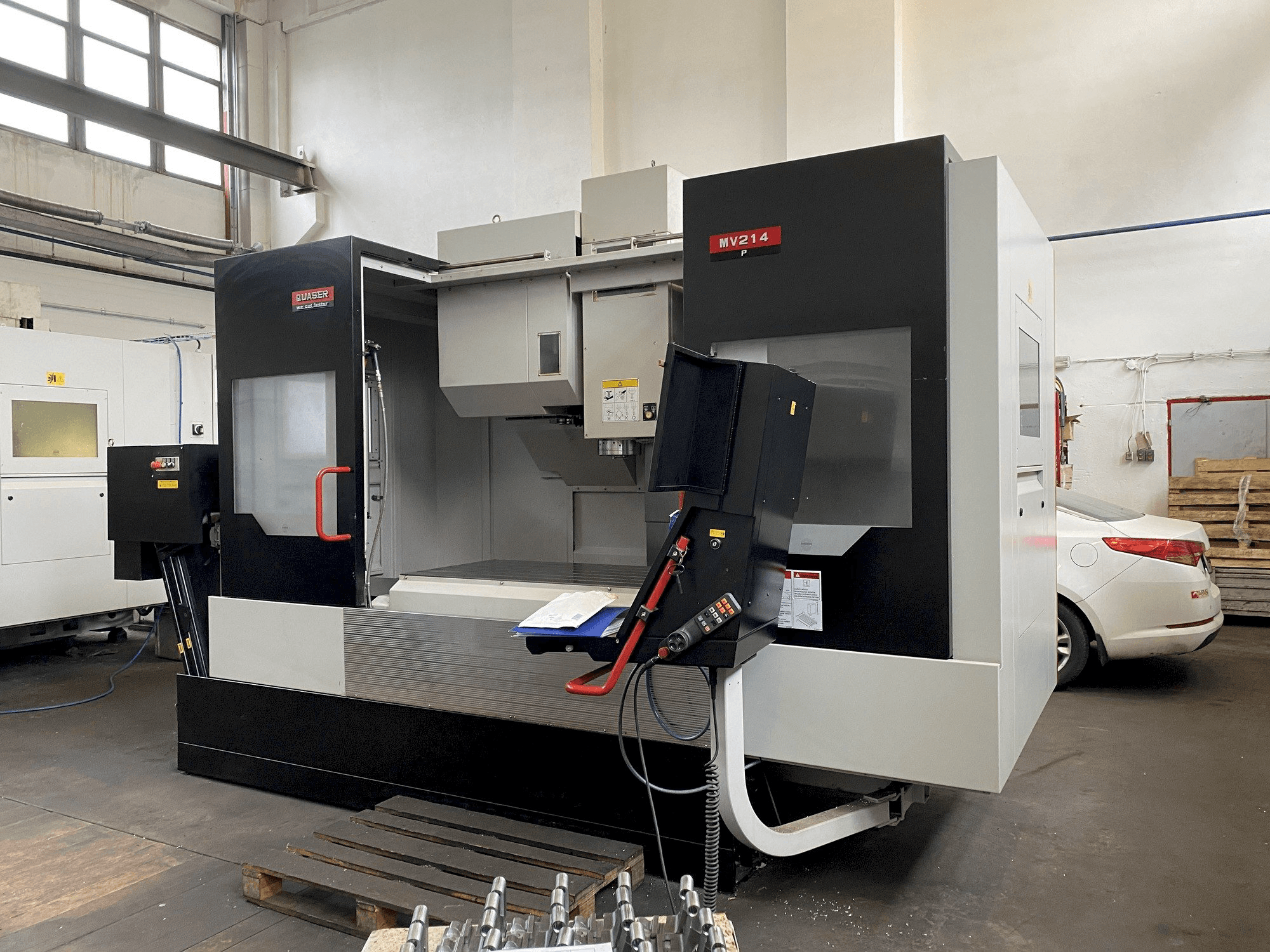 Vista frontal de la máquina Quaser MV214P/12B
