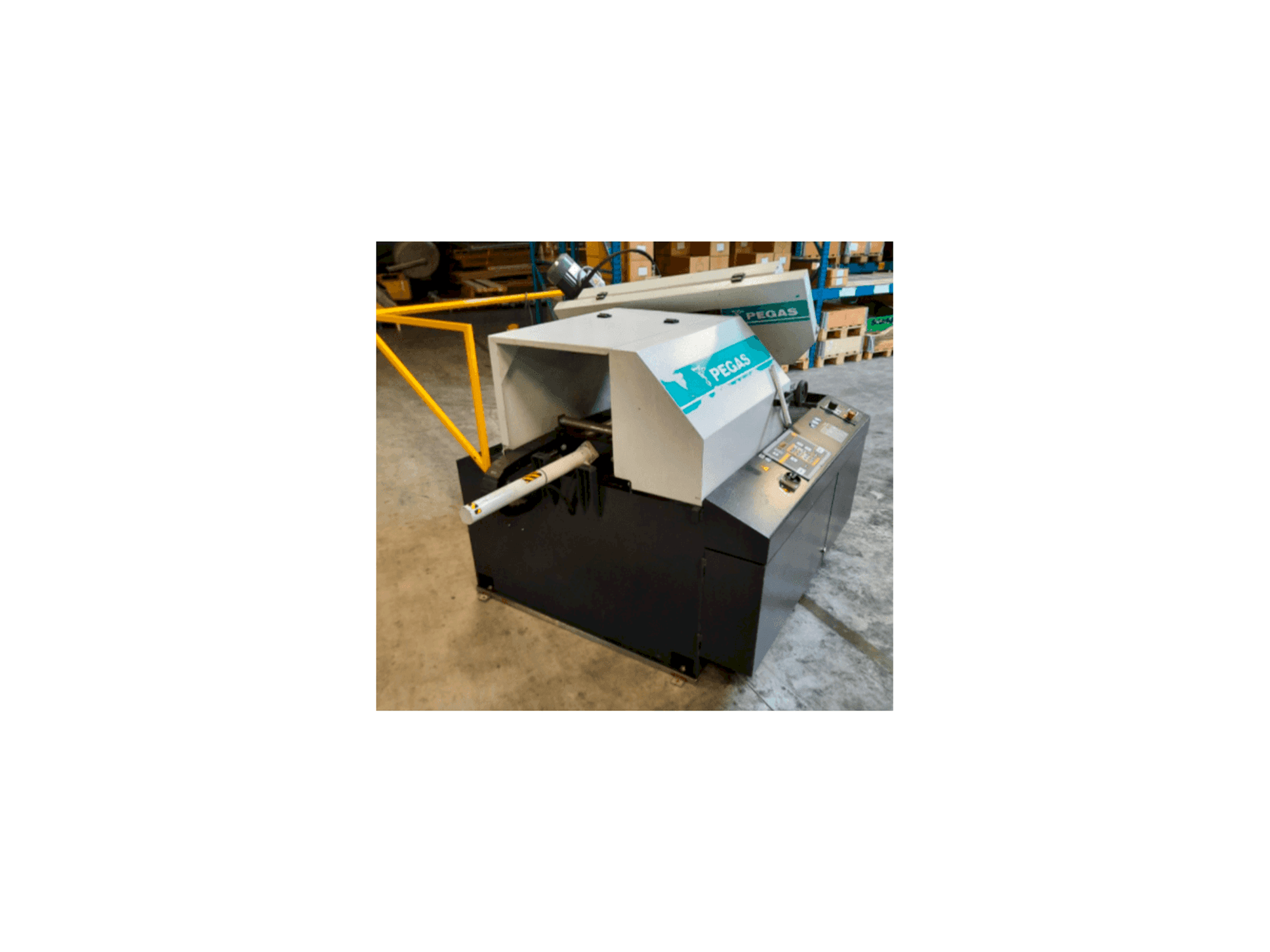 Vista frontal de la máquina Pegas 240x280 A-CNC-R-F