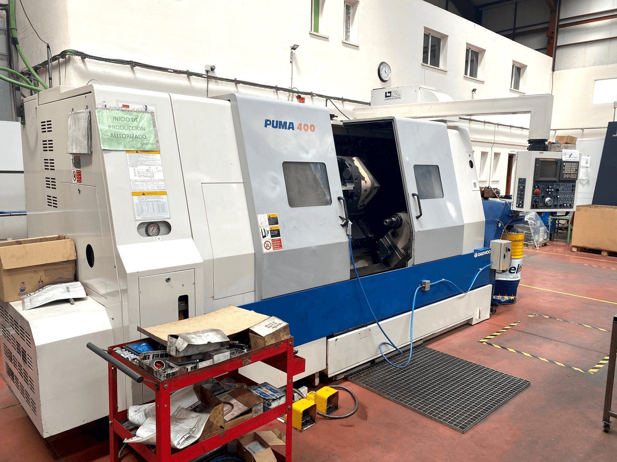 Vista frontal de la máquina DAEWOO PUMA 400