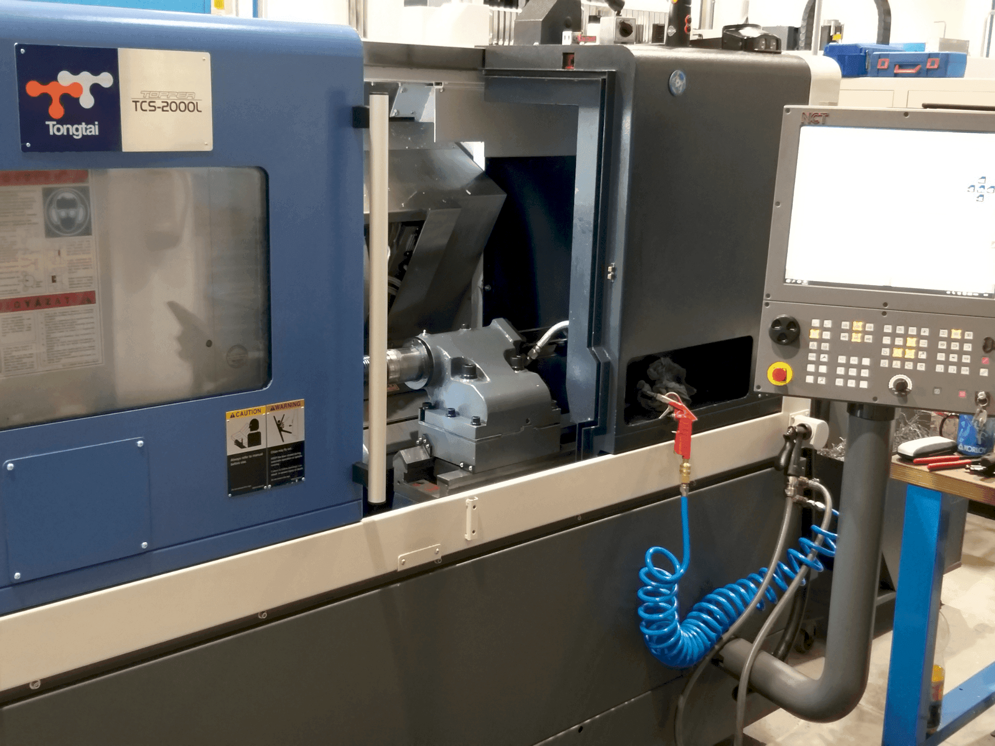 Vista frontal de la máquina Tongtai TCS2000LDT