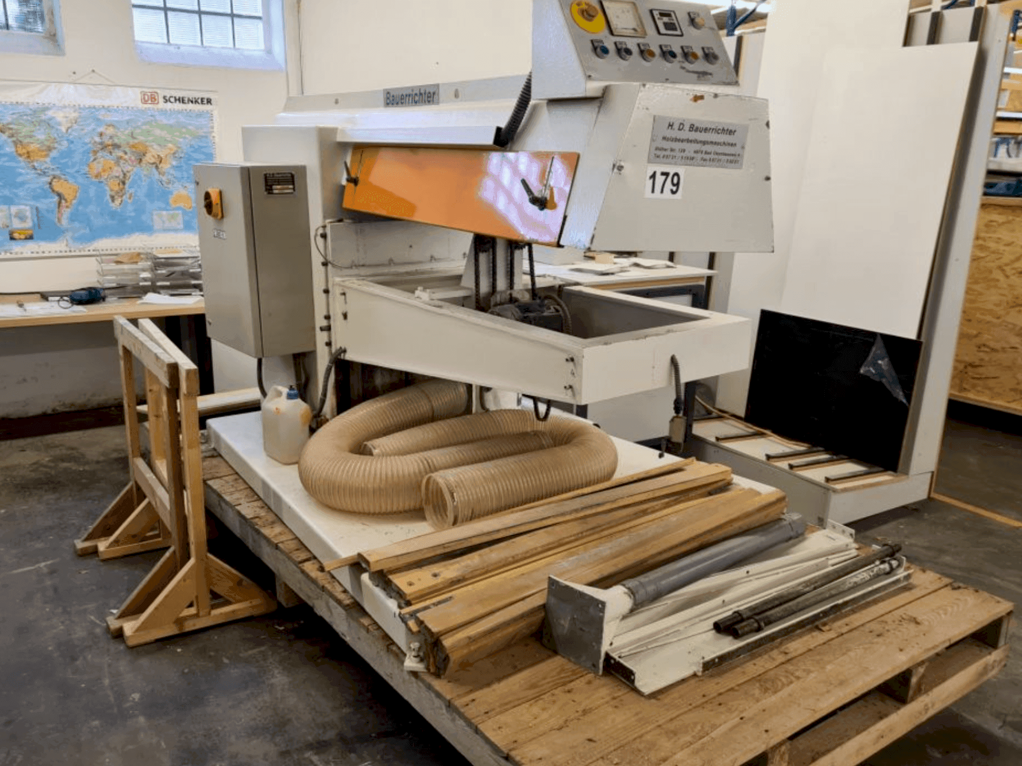 Vista frontal de la máquina BAUERRICHTER SL1 1350X3500