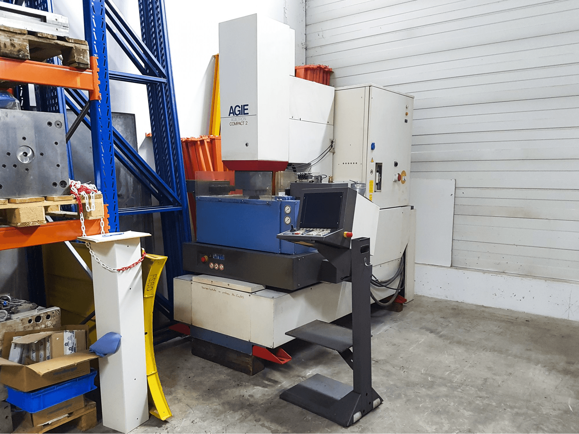 Vista derecha de la máquina AGIE AGIETRON Compact 2