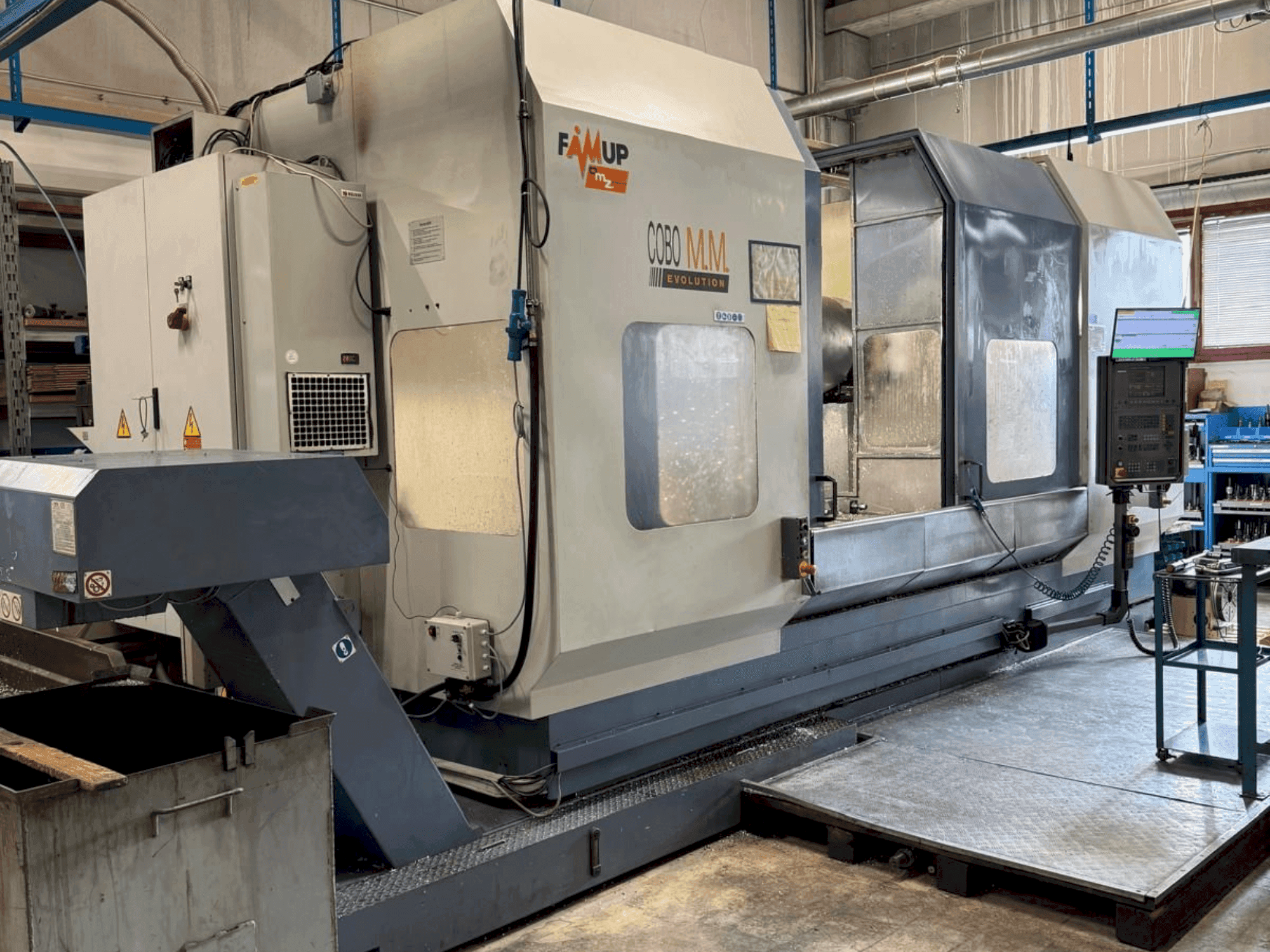 Vista frontal de la máquina FAMUP COBO MM 3000