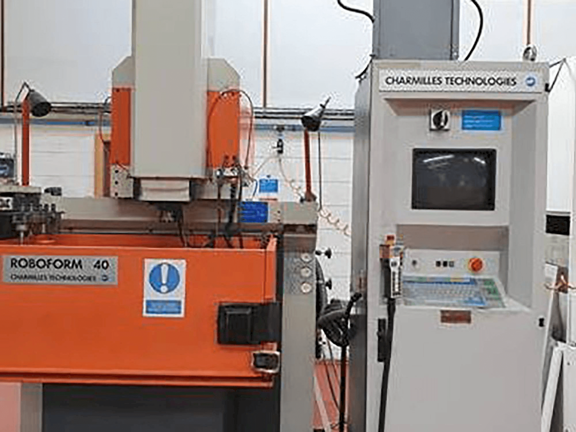 Vista frontal de la máquina CHARMILLES Roboform 40
