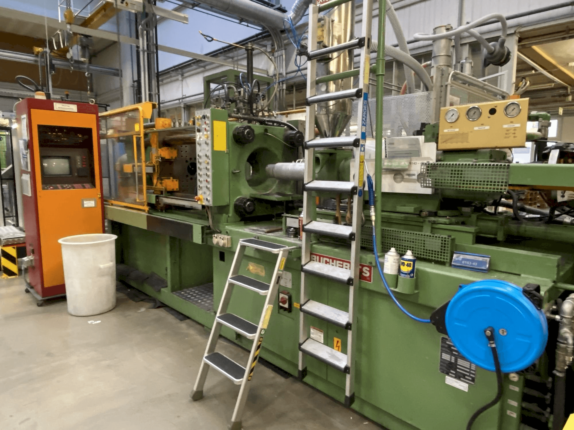 Vista frontal de la máquina Bucher TS 120 / S 500 / CNC