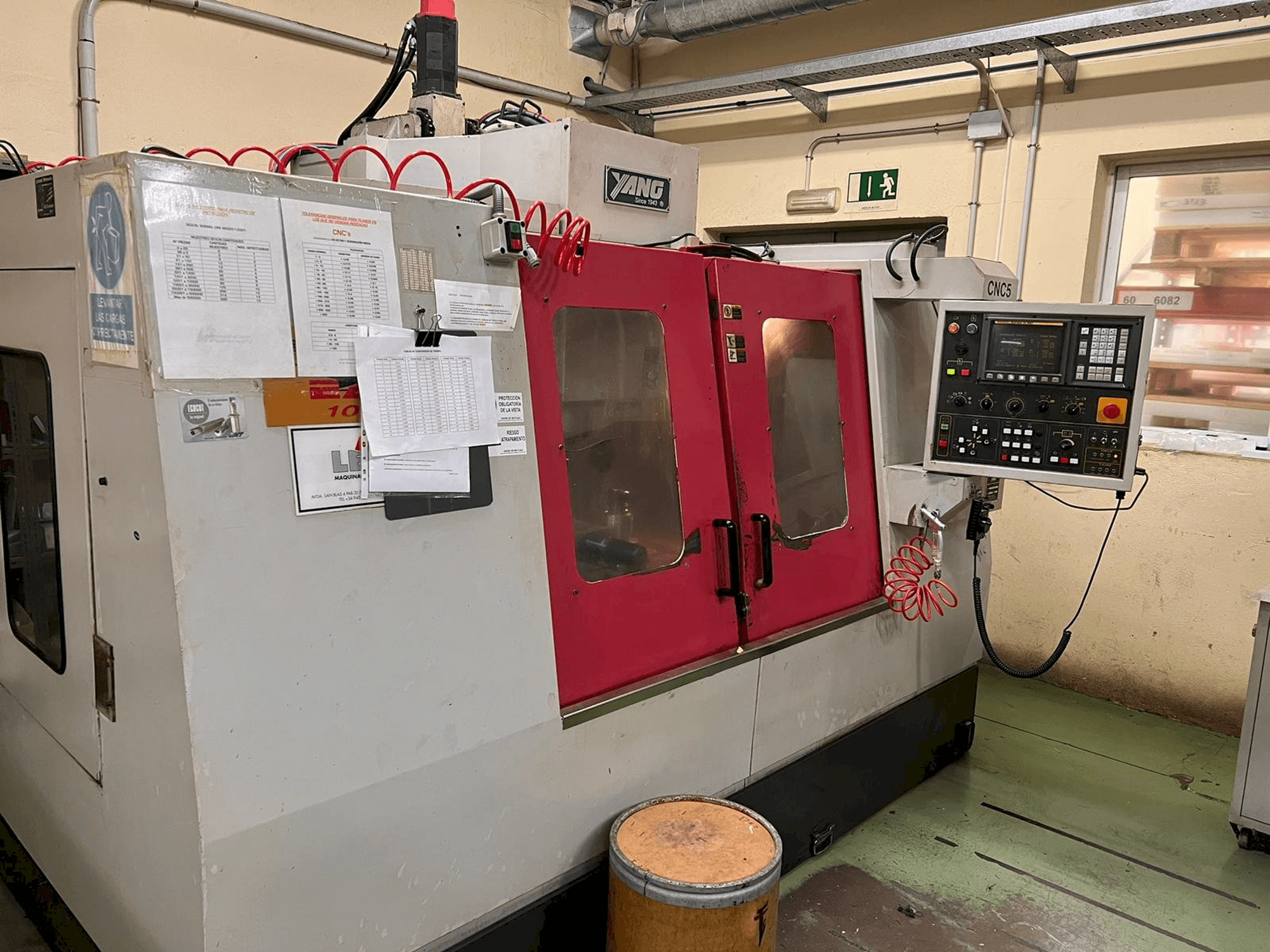 Vista frontal de la máquina Yang SMV -1000