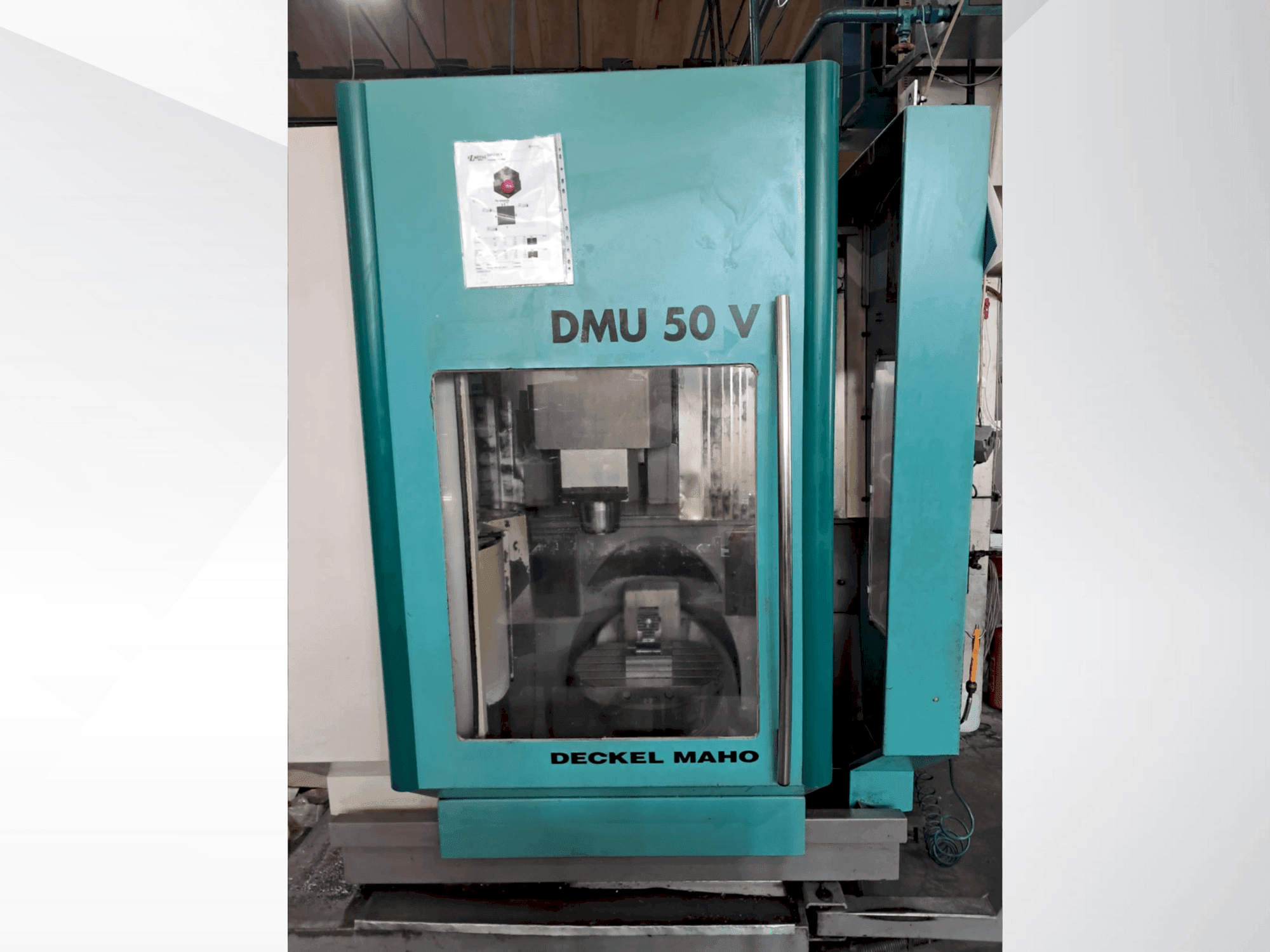 Vista frontal de la máquina DECKEL MAHO DMU 50V