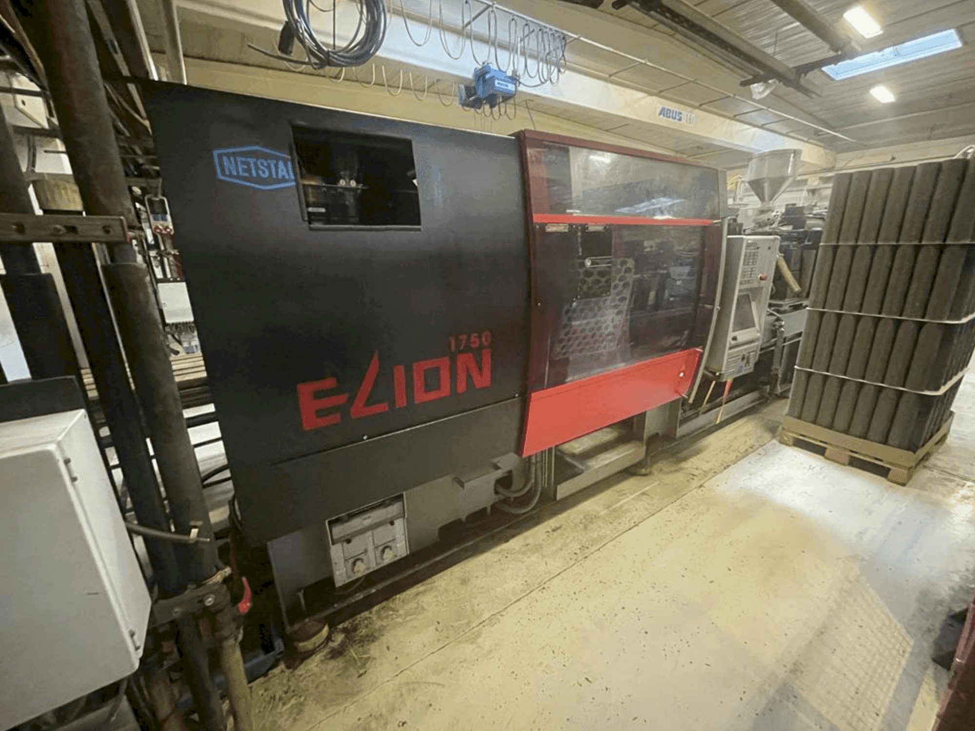 Vista frontal de la máquina Netstal Elion 1750-840