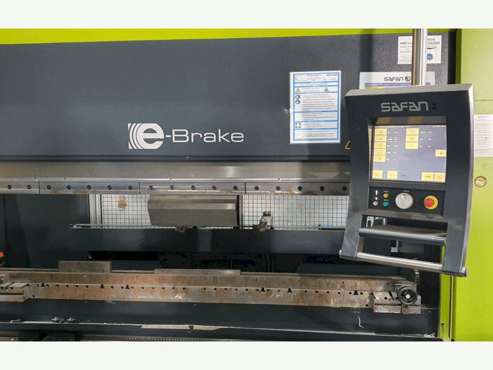 Vista frontal de la máquina Safan E-brake 50-2050 ts1