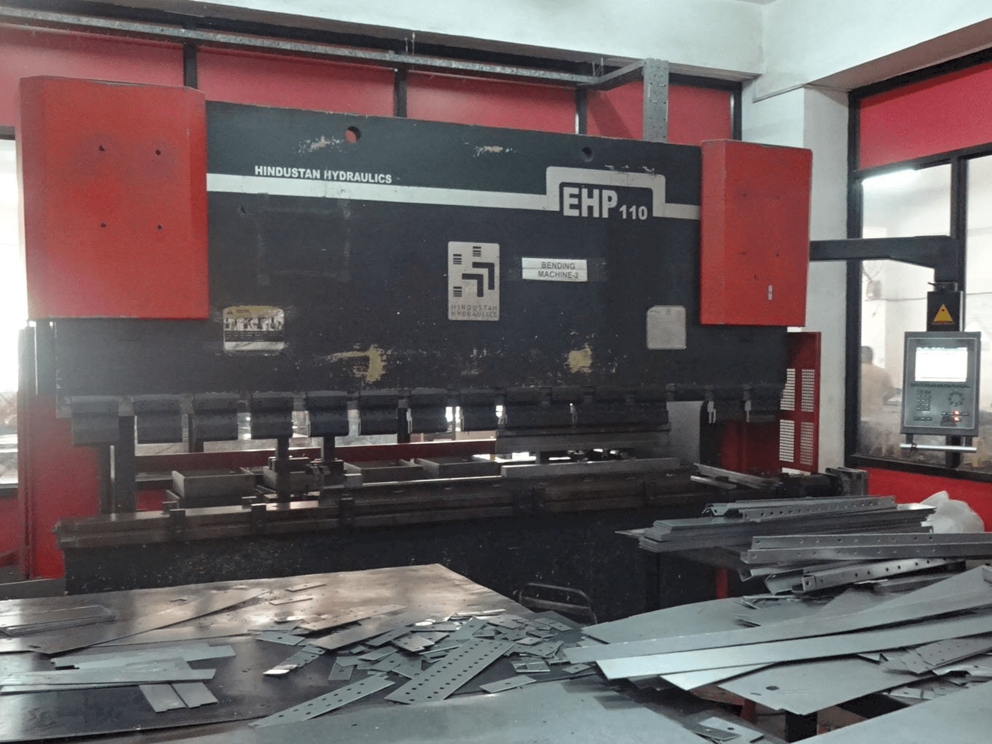 Vista frontal de la máquina Hindustan Hydraulics EHP 110