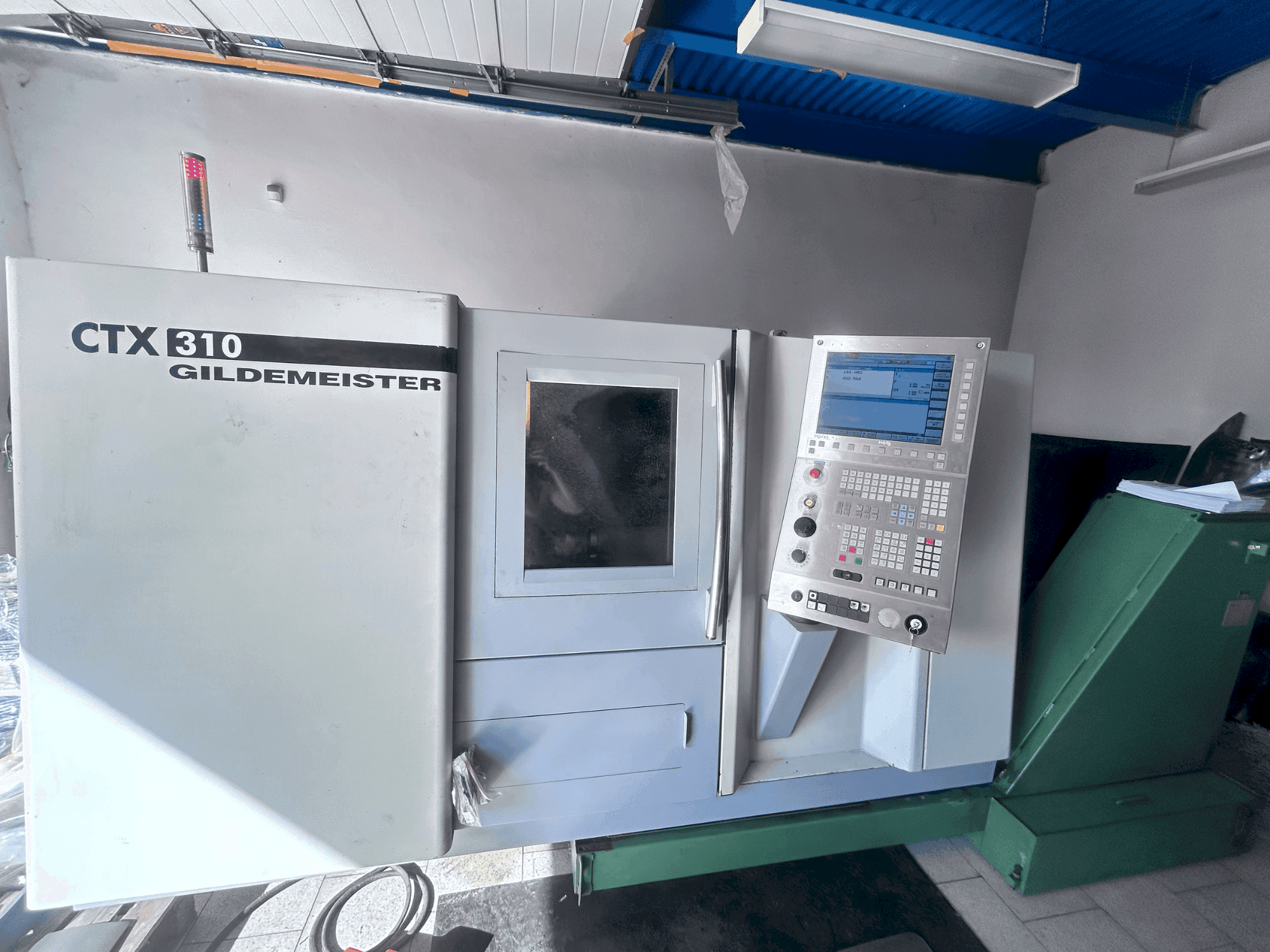 Vista frontal de la máquina DMG Gildemeister CTX 310