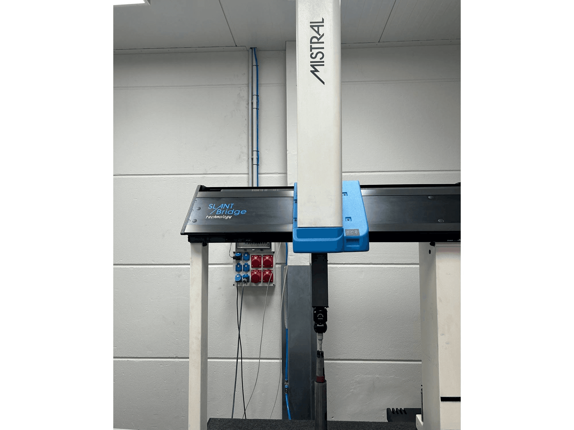 Vista frontal de la máquina DEA Mistrall