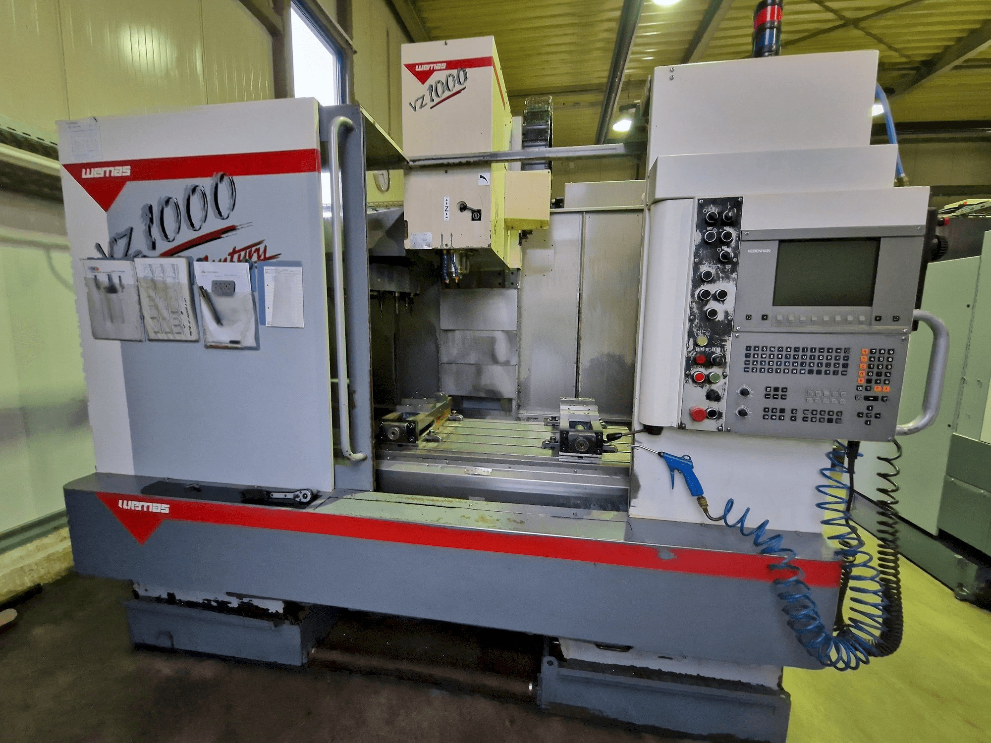 Vista frontal de la máquina WEMAS VZ 1000