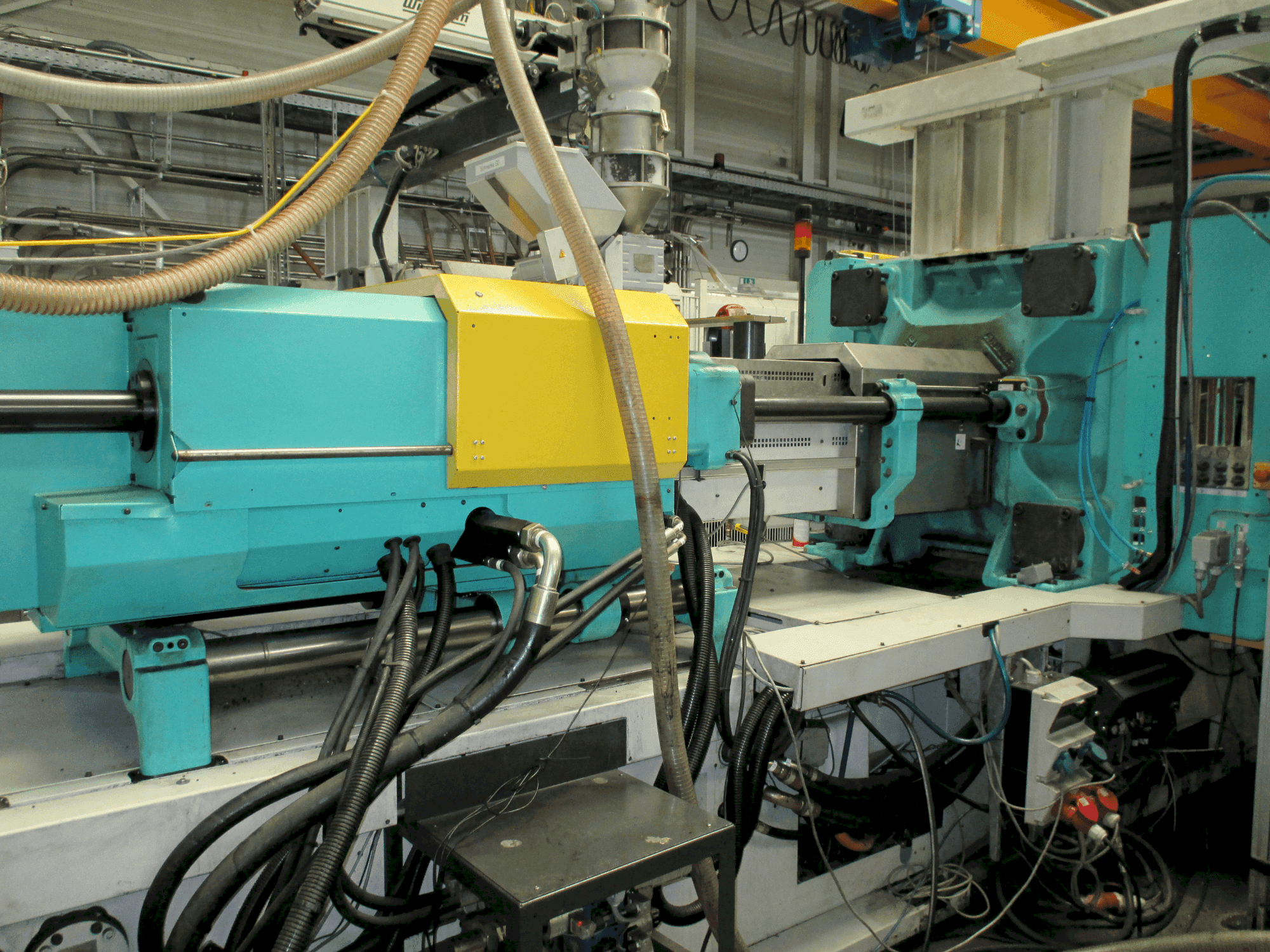 Vista frontal de la máquina Arburg Allrounder Selecta 720 S 3200-2100