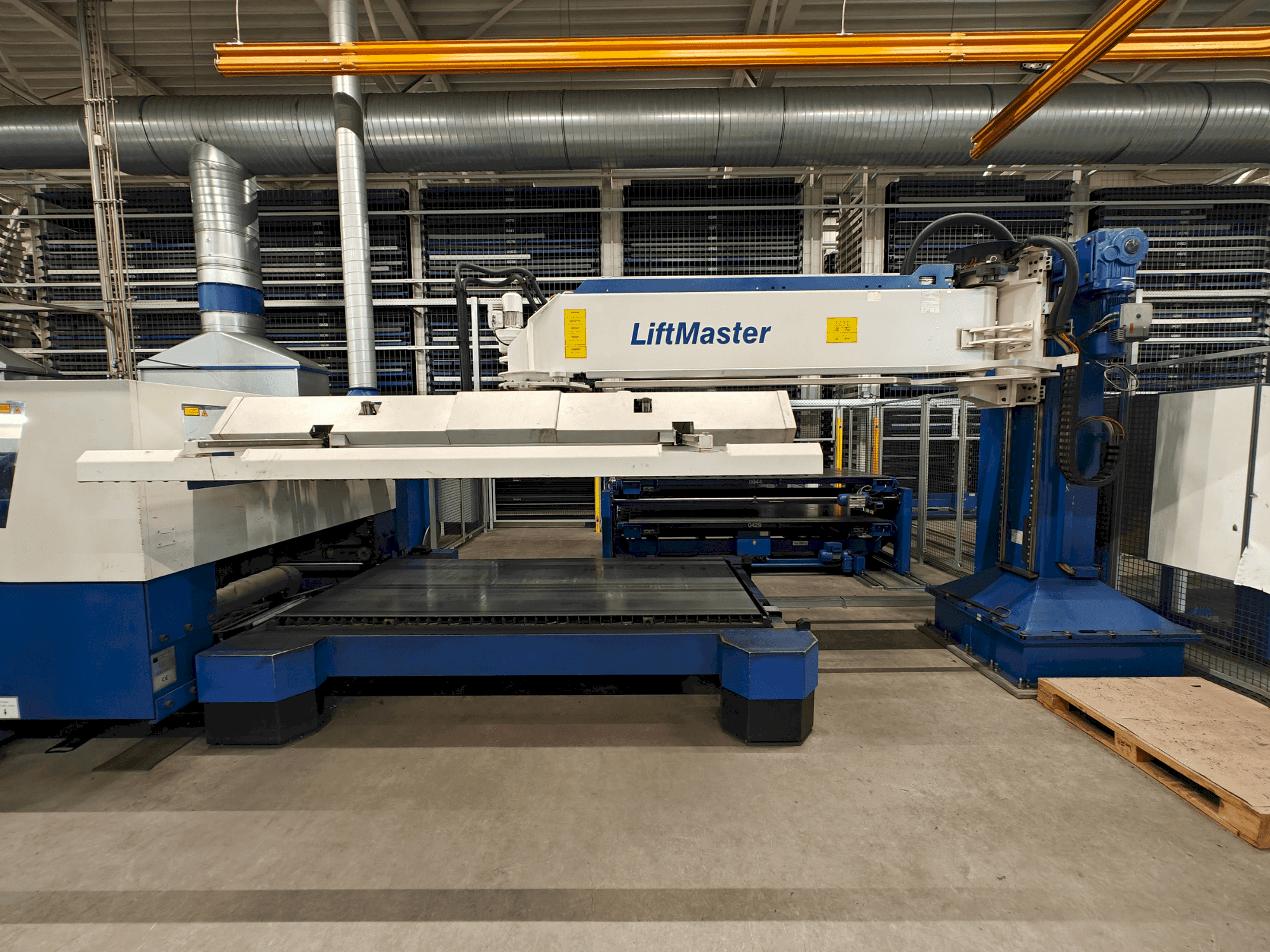 Vista frontal de la máquina TRUMPF Trumatic L3050