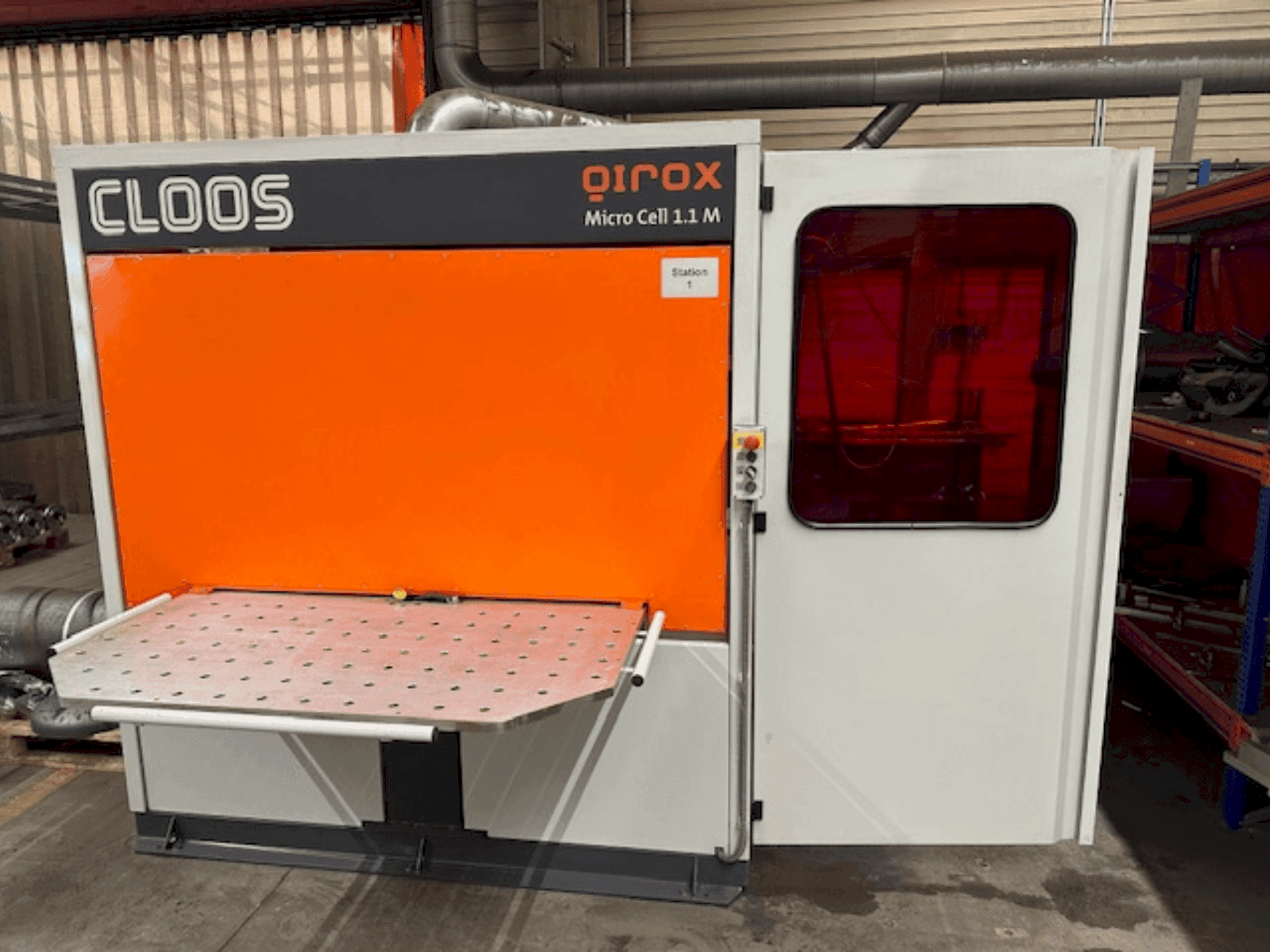 Vista frontal de la máquina CLOOS Qirox Micro Cell 1.1 M