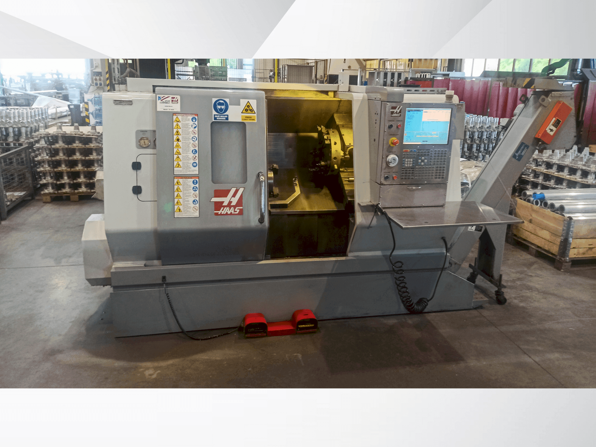 Vista frontal de la máquina HAAS SL-20TBHE