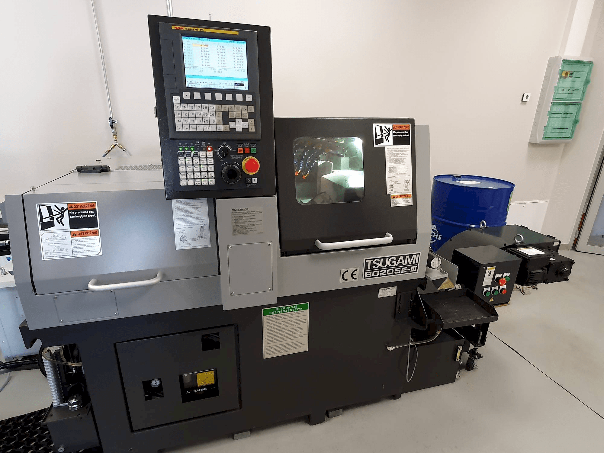 Vista frontal de la máquina TSUGAMI B0205E-III