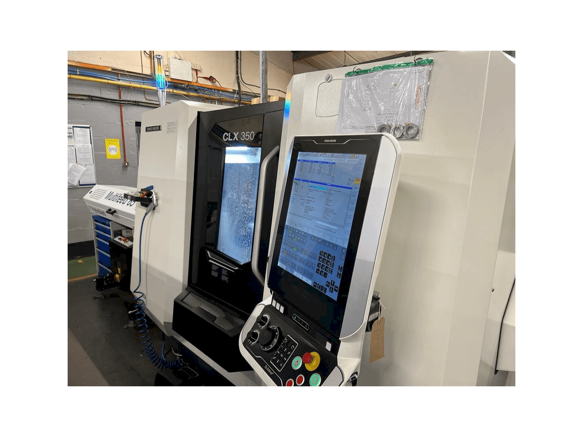 Vista frontal de la máquina DMG MORI CLX 350