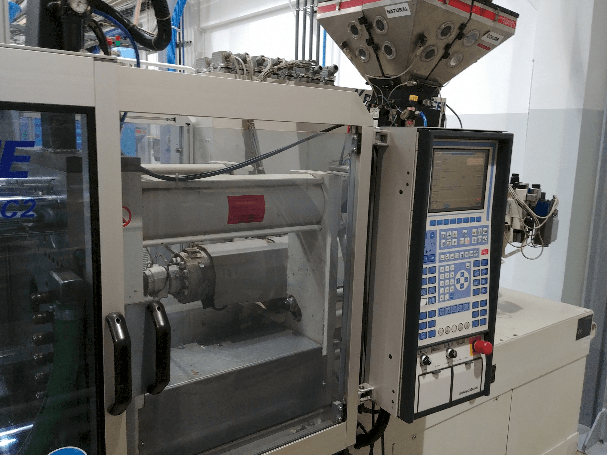 Vista izquierda de la máquina Krauss Maffei KM 80-220 C