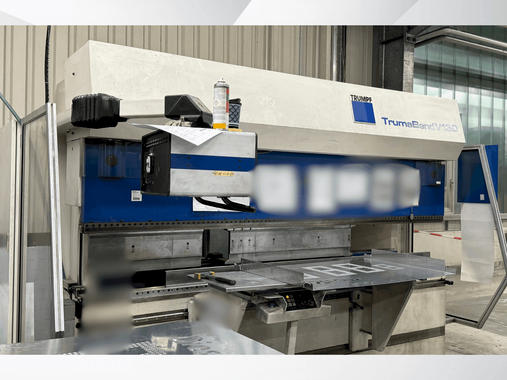 Vista frontal de la máquina TRUMPF TrumaBend V130