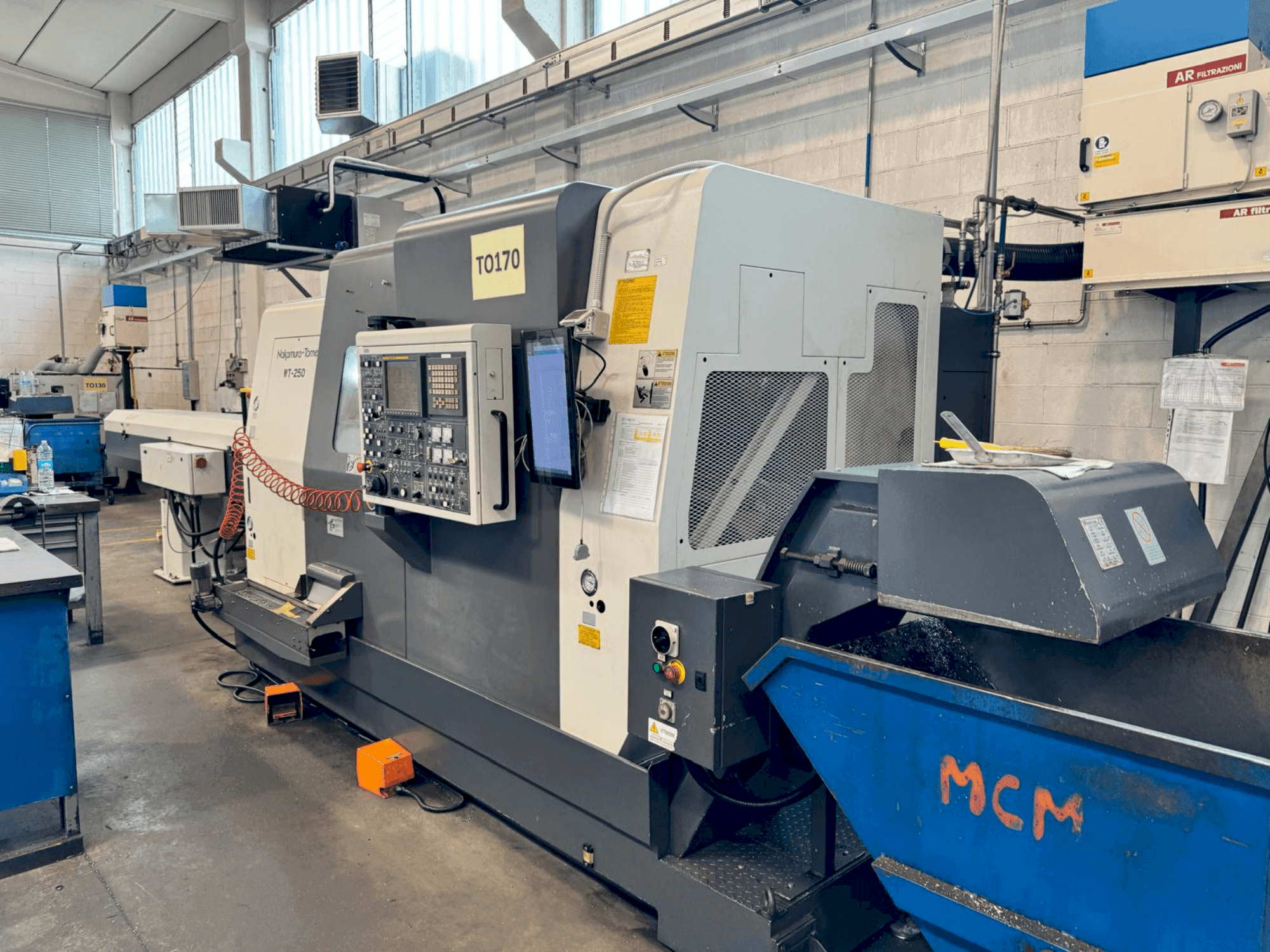 Vista frontal de la máquina NAKAMURA WT 250