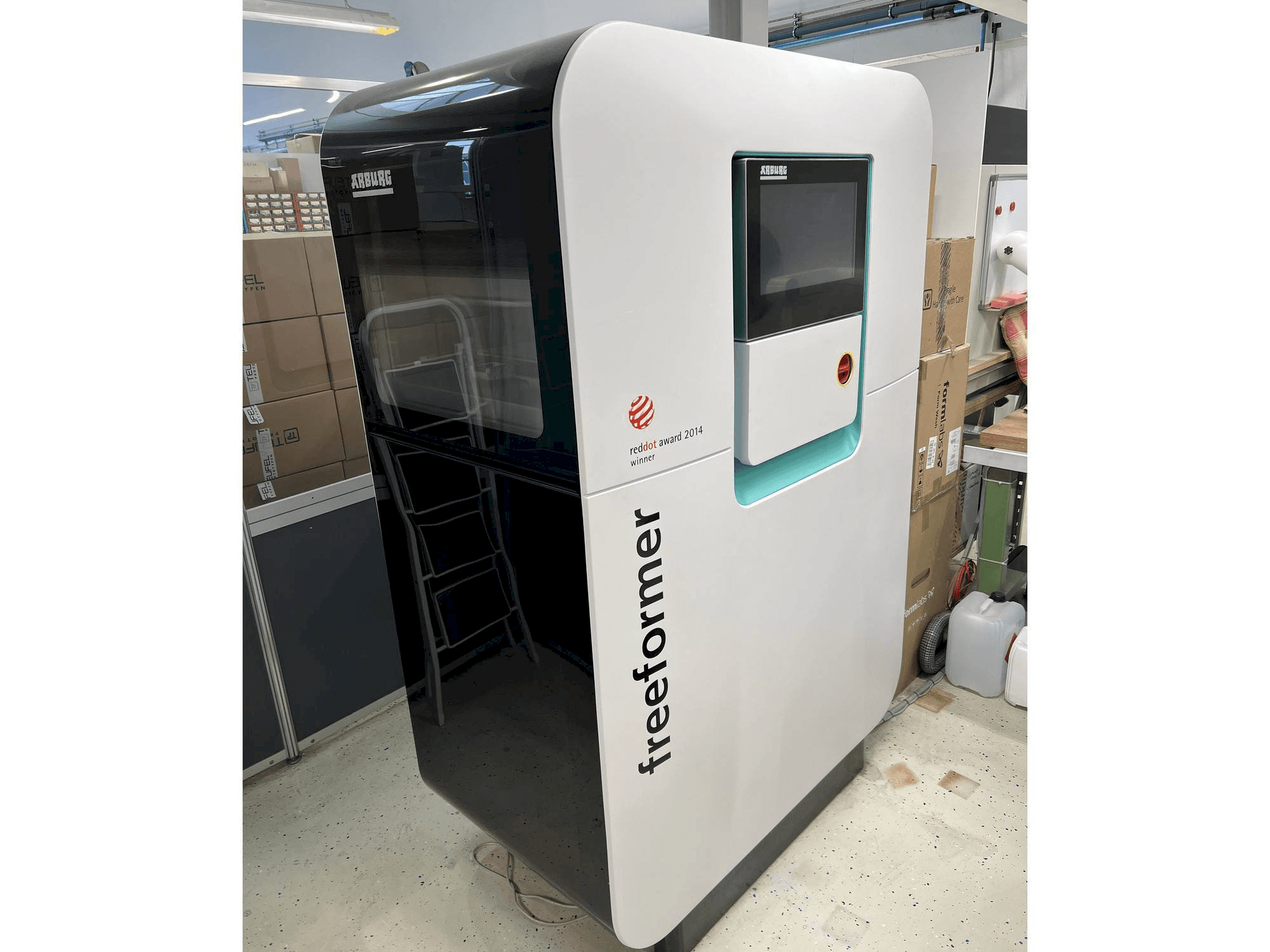 Vista frontal de la máquina Arburg Freeformer 200