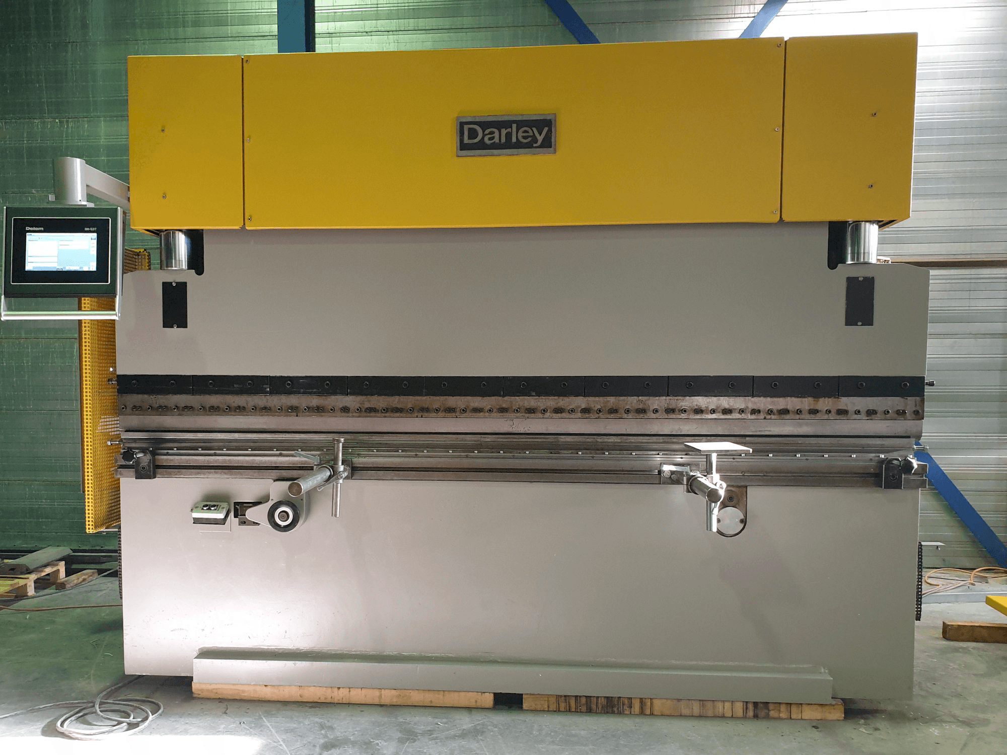 Vista frontal de la máquina Darley EHP 80 31/25